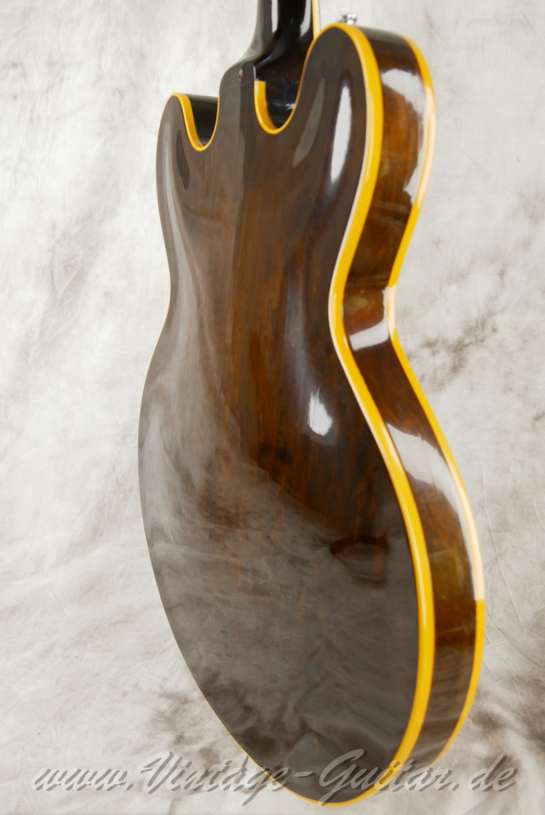 Gibson_es330td_cherryburst_usa_1959-012.jpg