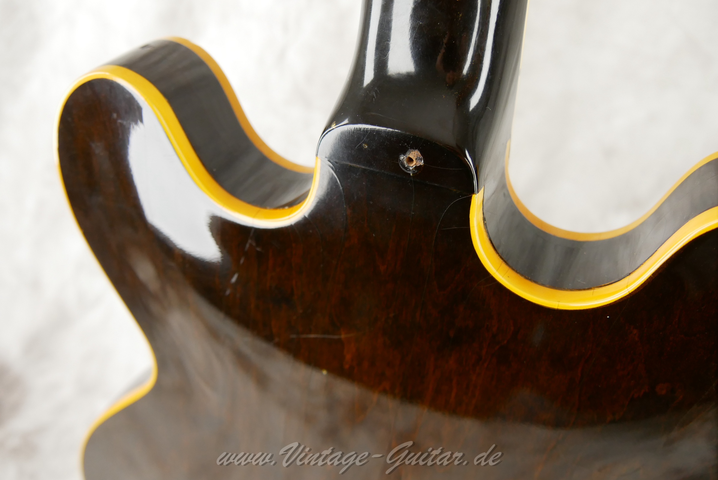 Gibson_es330td_cherryburst_usa_1959-014.jpg