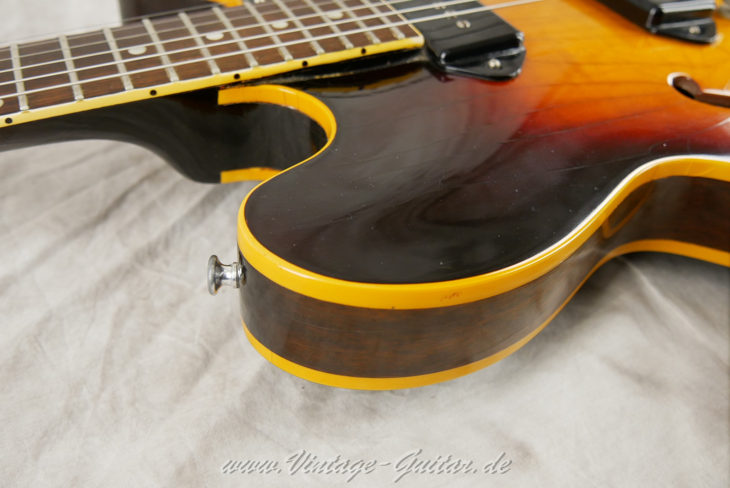 Gibson_es330td_cherryburst_usa_1959-017.jpg