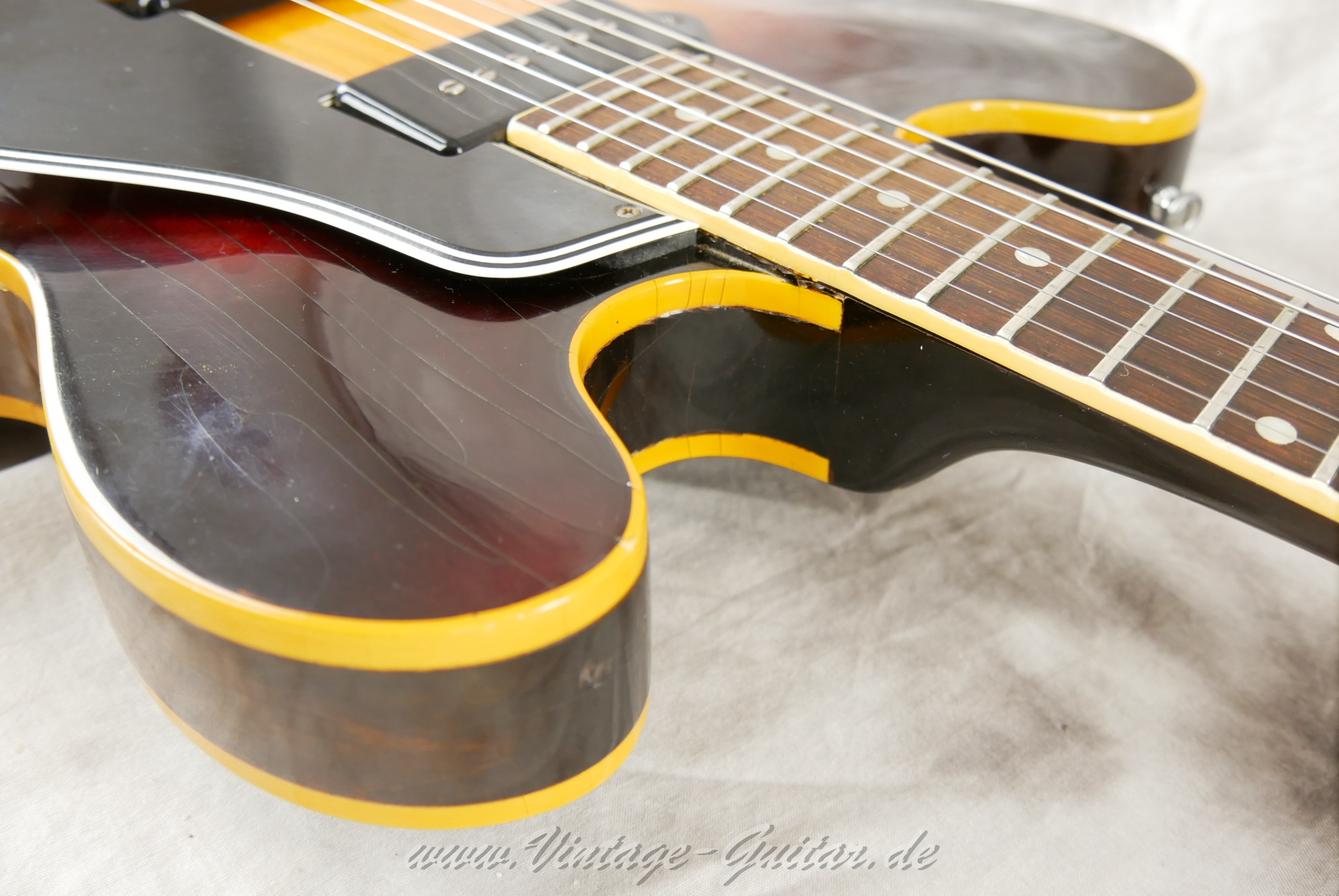 Gibson_es330td_cherryburst_usa_1959-018.jpg