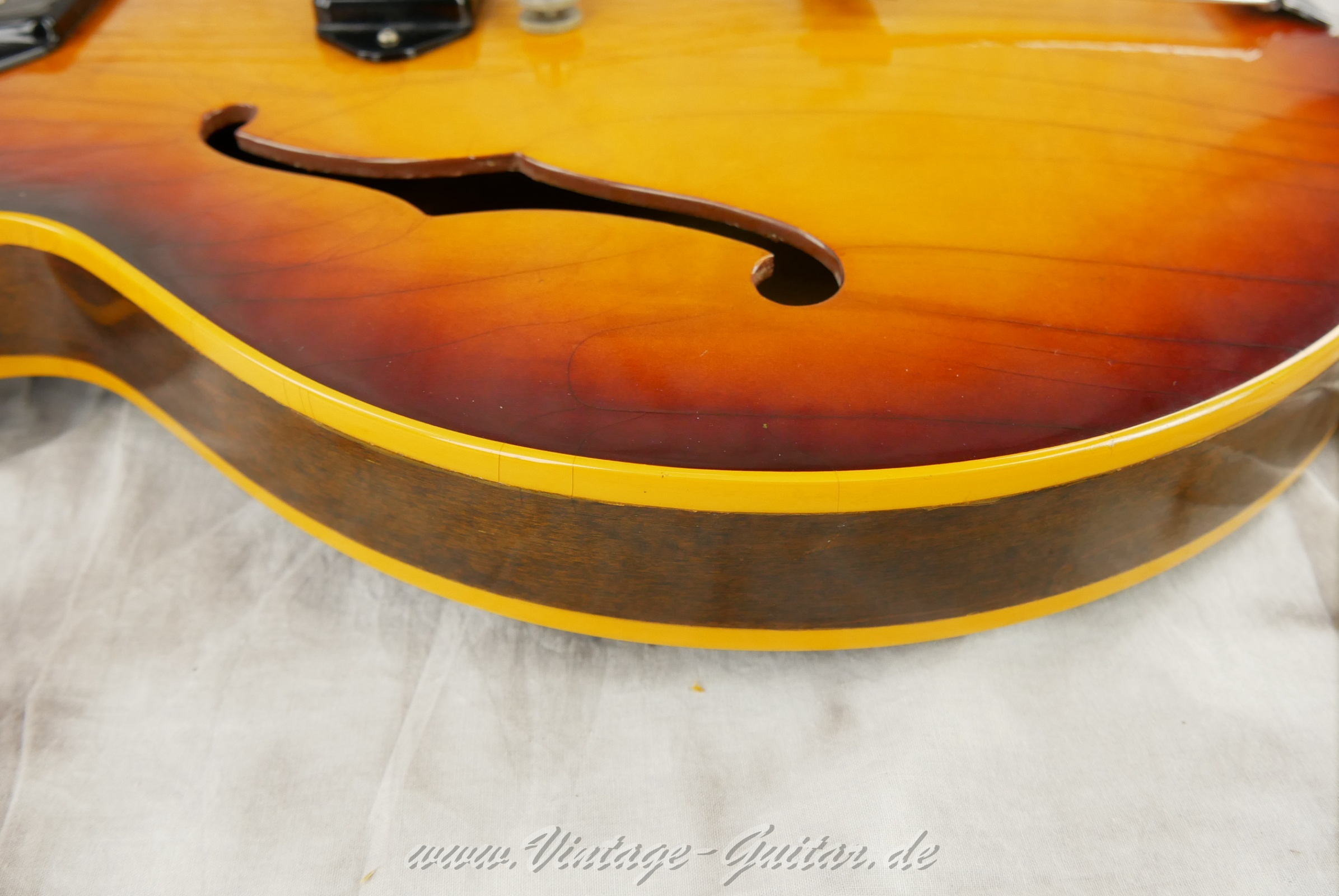 Gibson_es330td_cherryburst_usa_1959-019.jpg