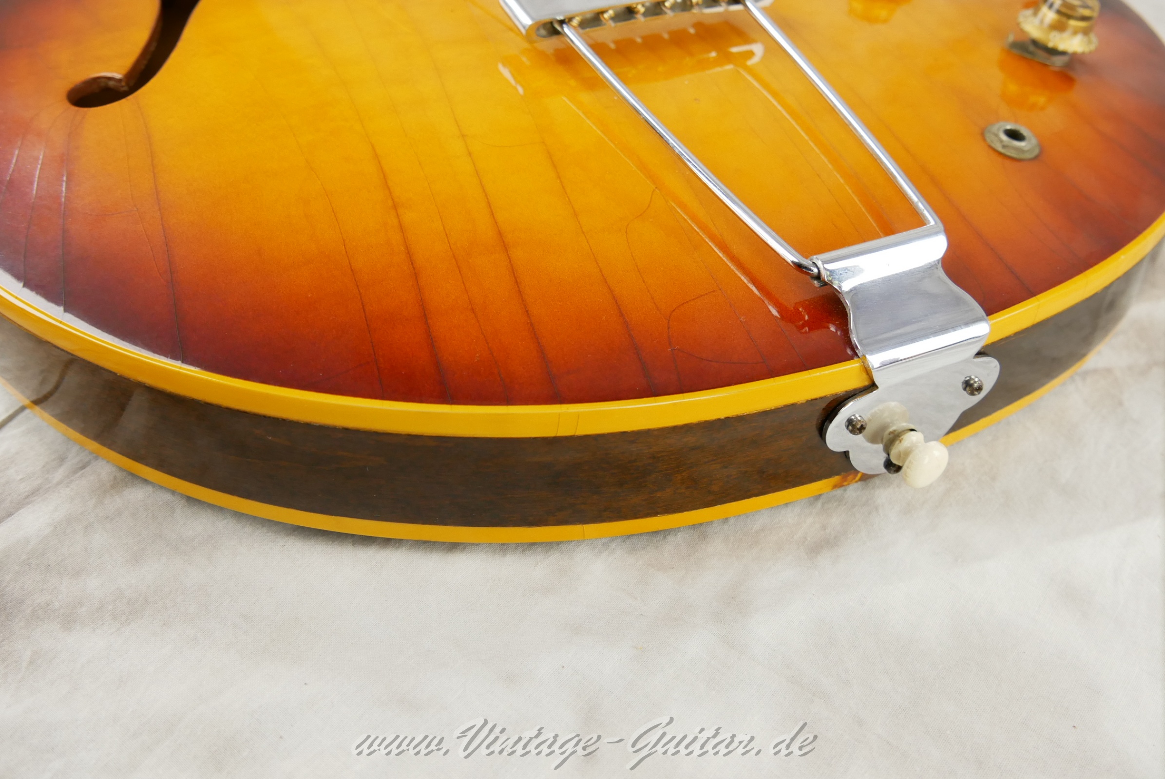 Gibson_es330td_cherryburst_usa_1959-020.jpg
