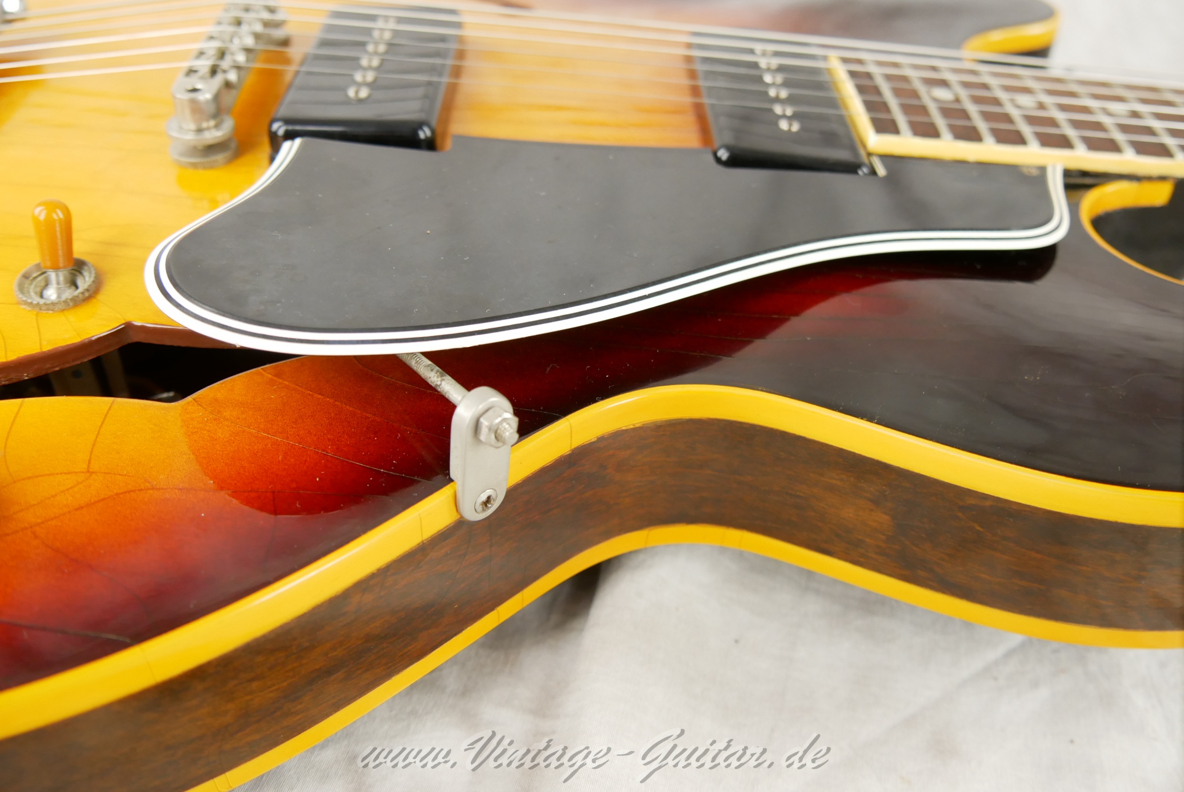Gibson_es330td_cherryburst_usa_1959-021.jpg