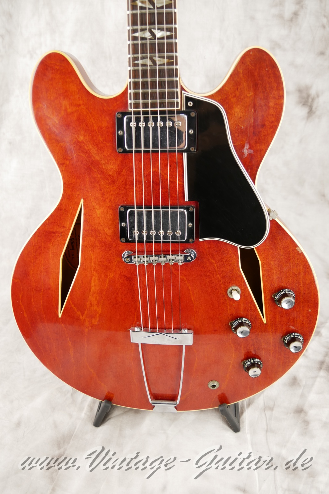 Gibson_Trini_Lopez_cherry_1965-007.JPG