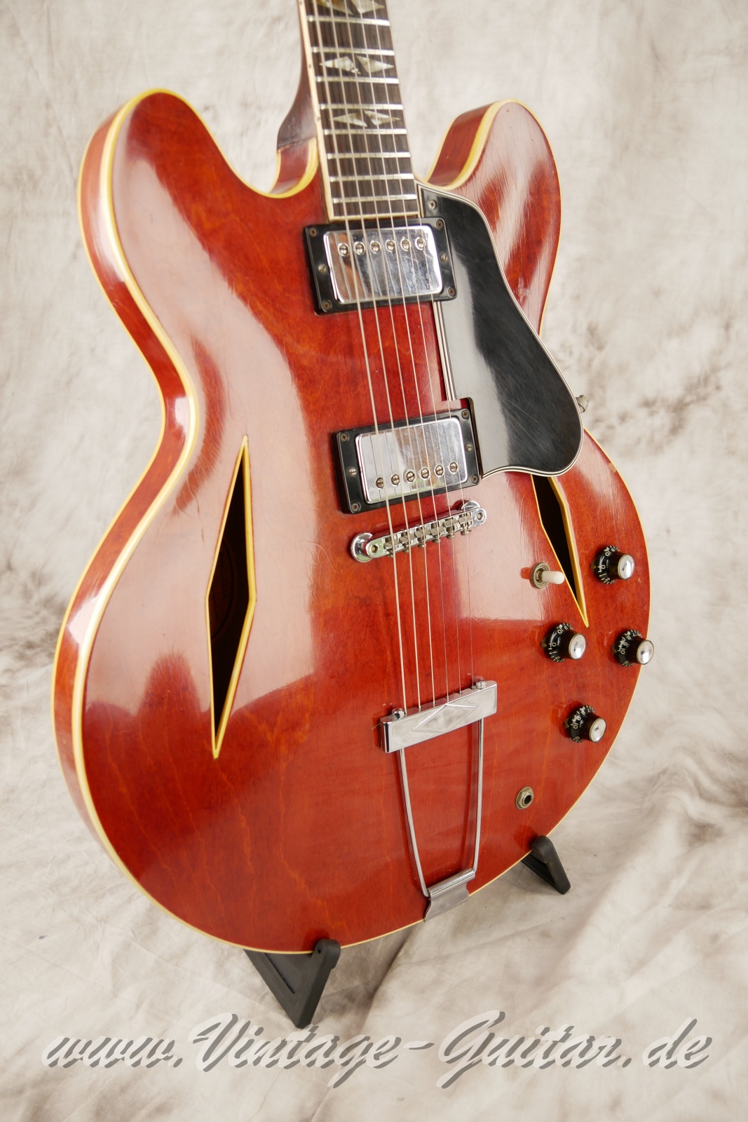 Gibson_Trini_Lopez_cherry_1965-009.JPG