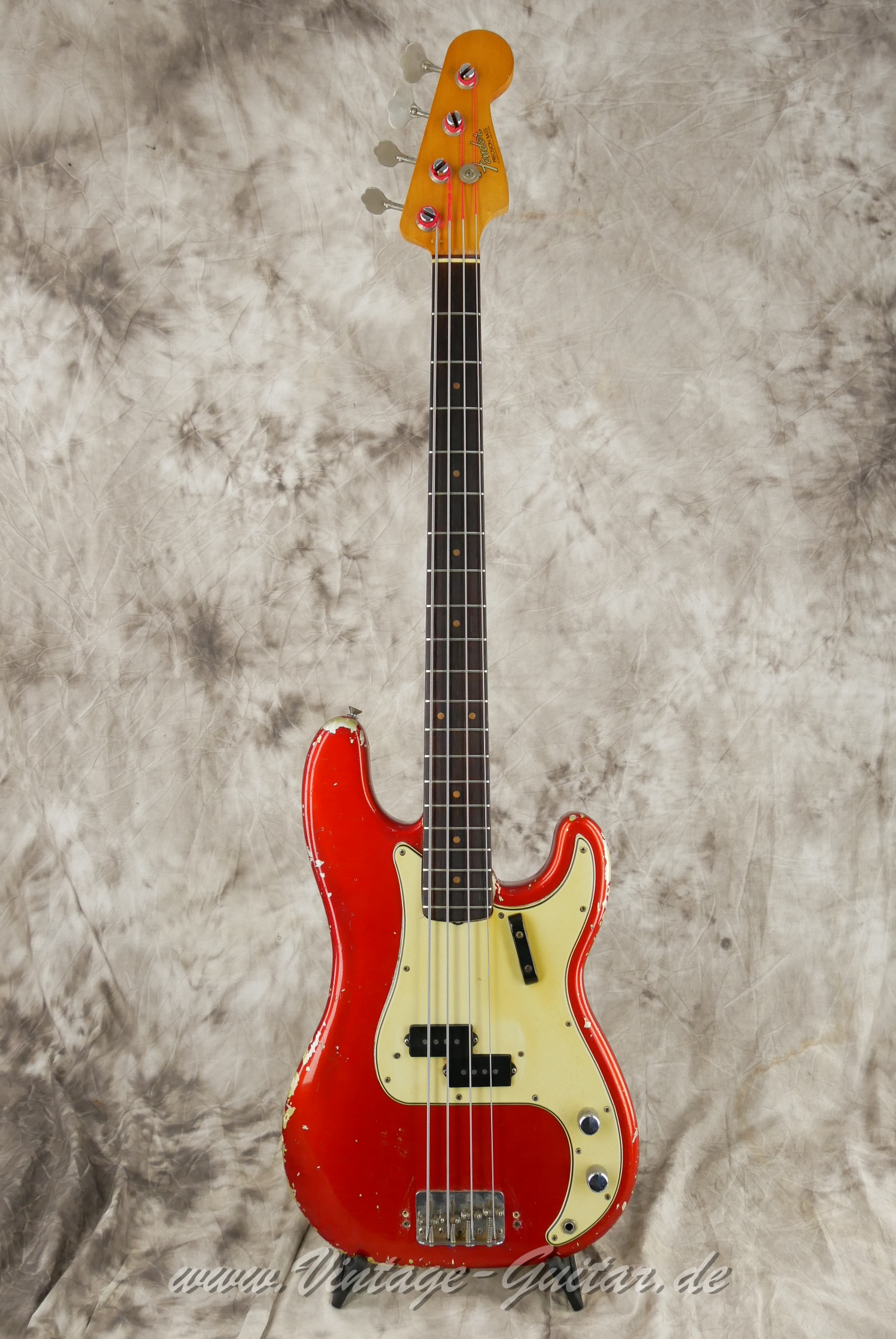 Fender_Precision_1965_CAR_USA001.JPG