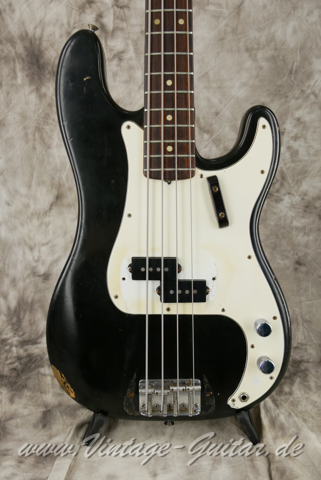 Fender_Precision_1971_Black_USA003.JPG