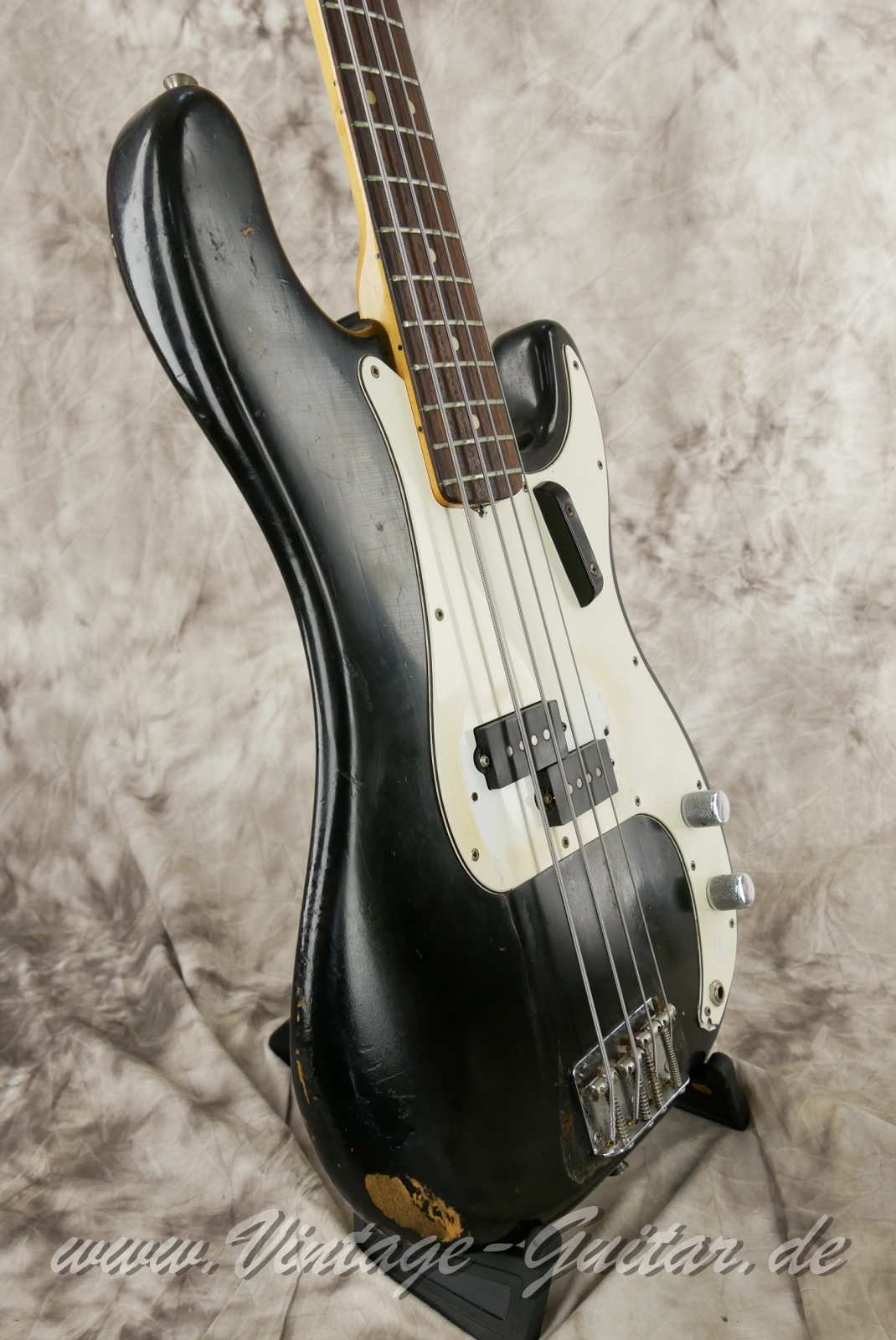 Fender_Precision_1971_Black_USA009.JPG