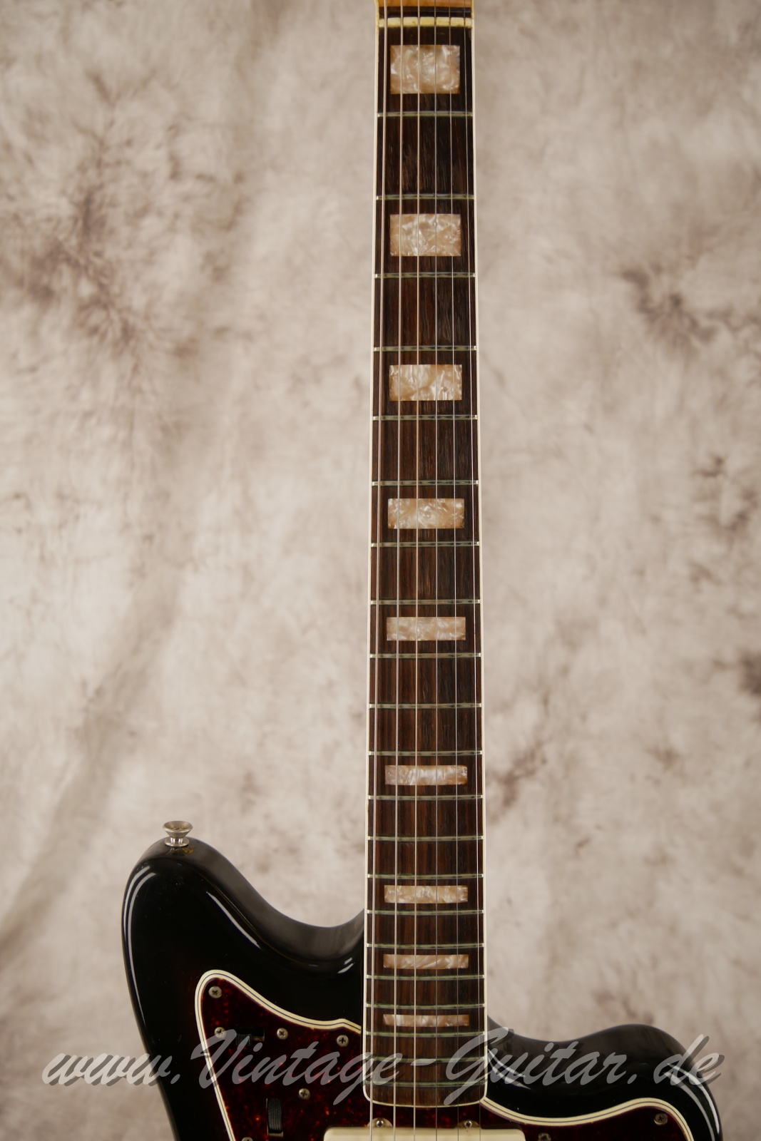 Fender_Jazzmaster_block_inlays_sunburst_USA_1966-005.JPG