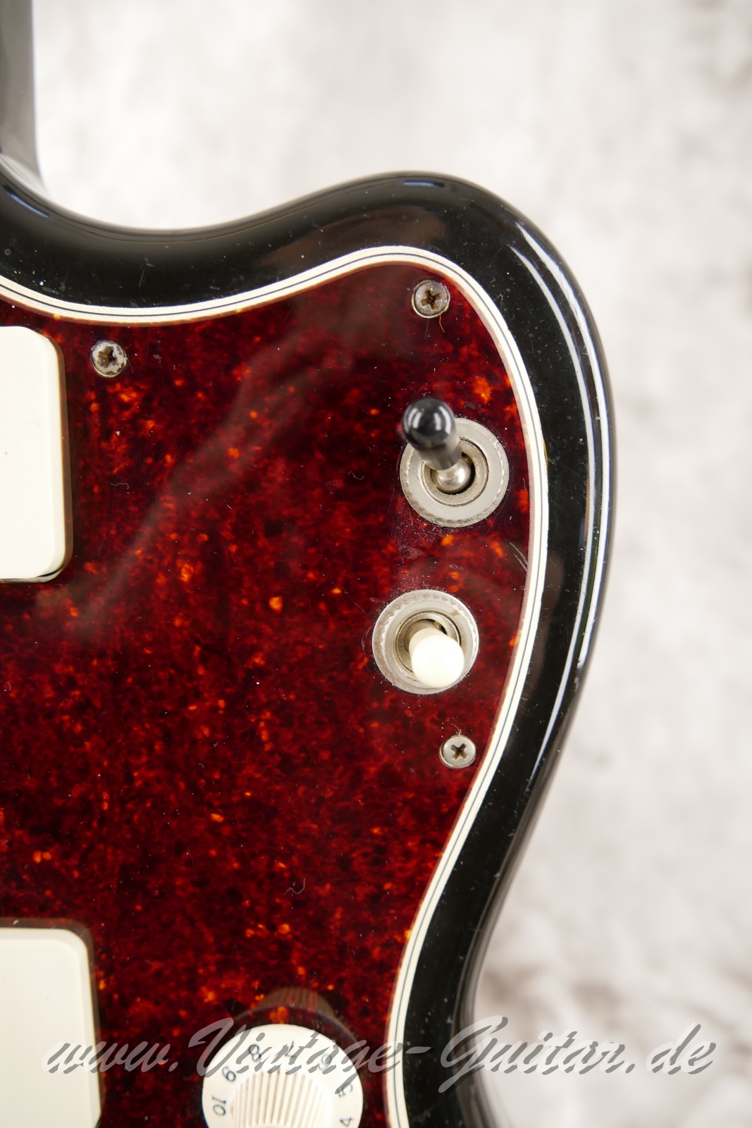 Fender_Jazzmaster_block_inlays_sunburst_USA_1966-013.JPG