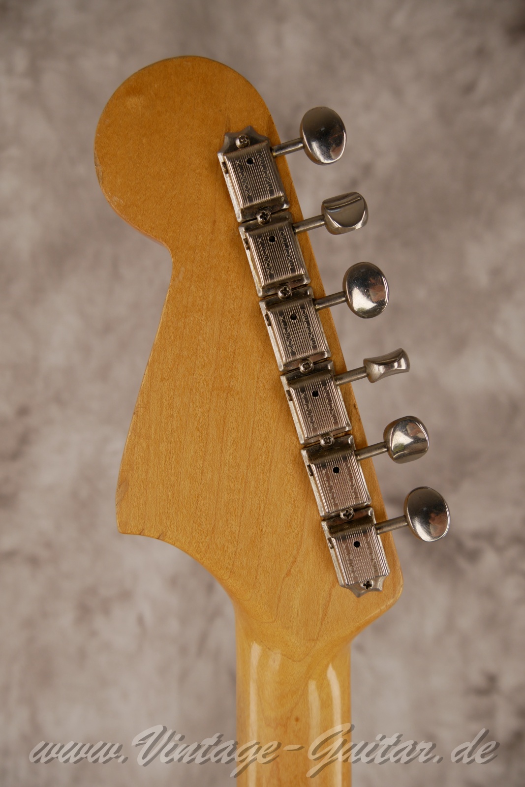Fender_Jaguar_Dakota_red_1964_usa-004.jpg