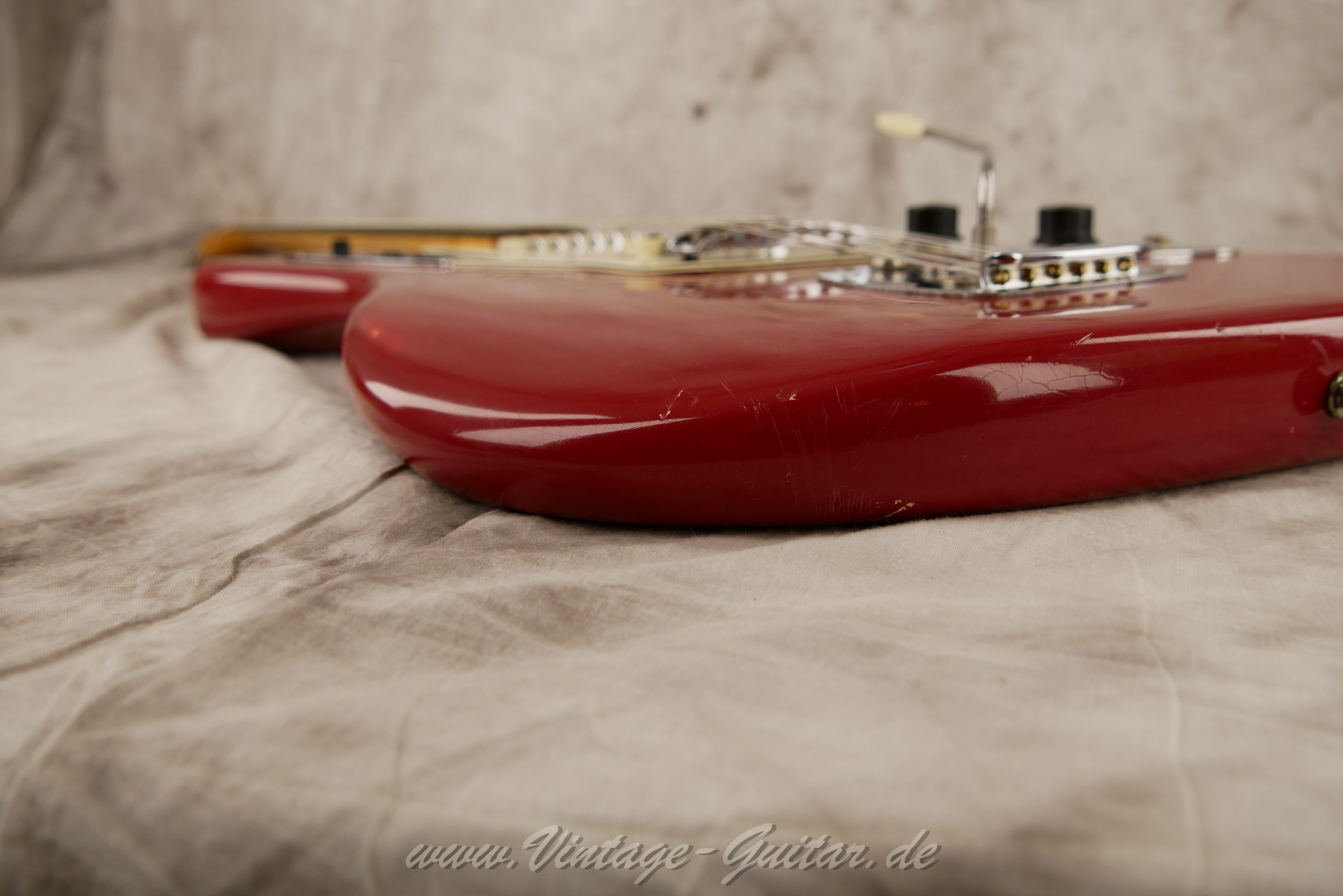 Fender_Jaguar_Dakota_red_1964_usa-015.jpg