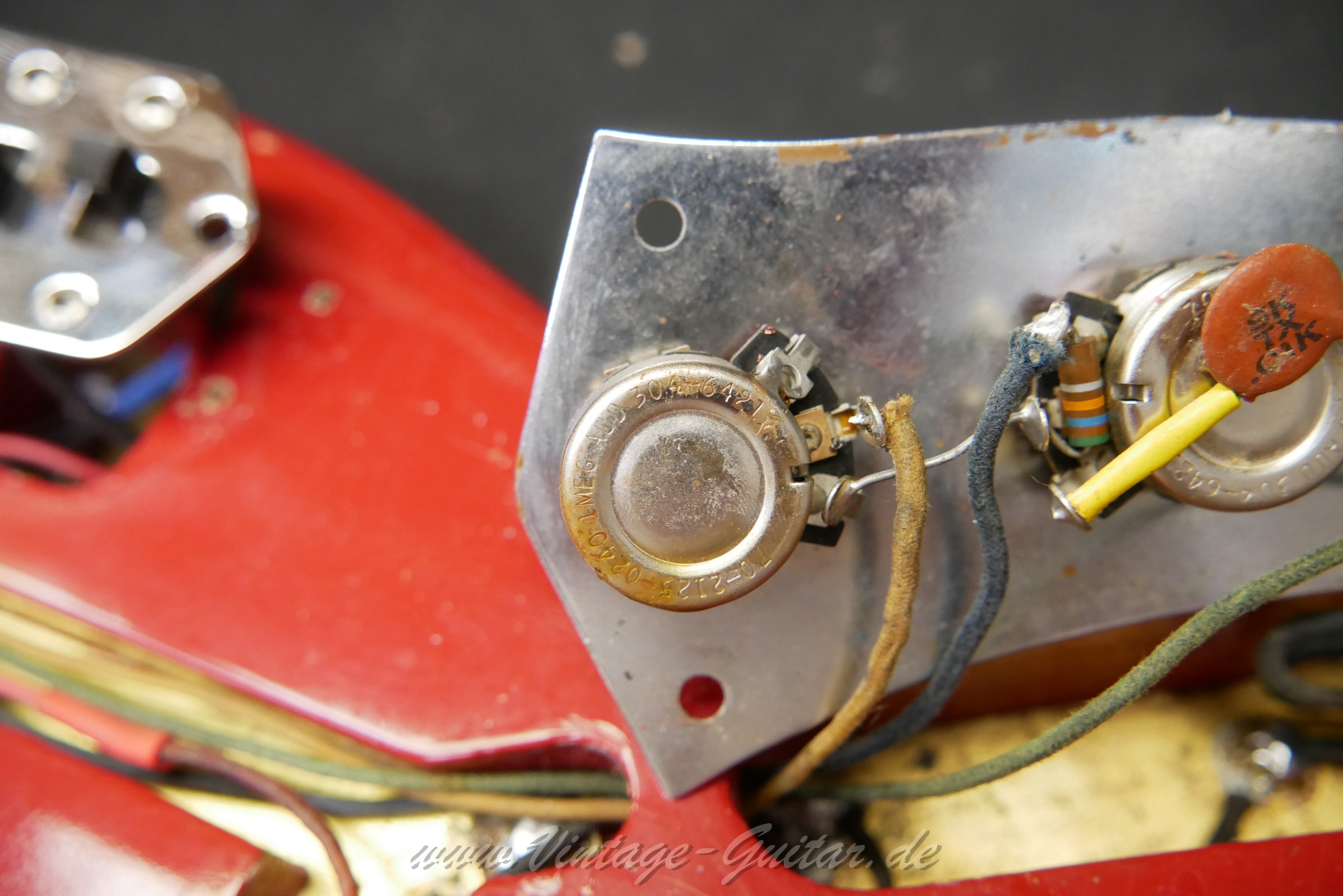 Fender_Jaguar_Dakota_red_1964_usa-017.jpg