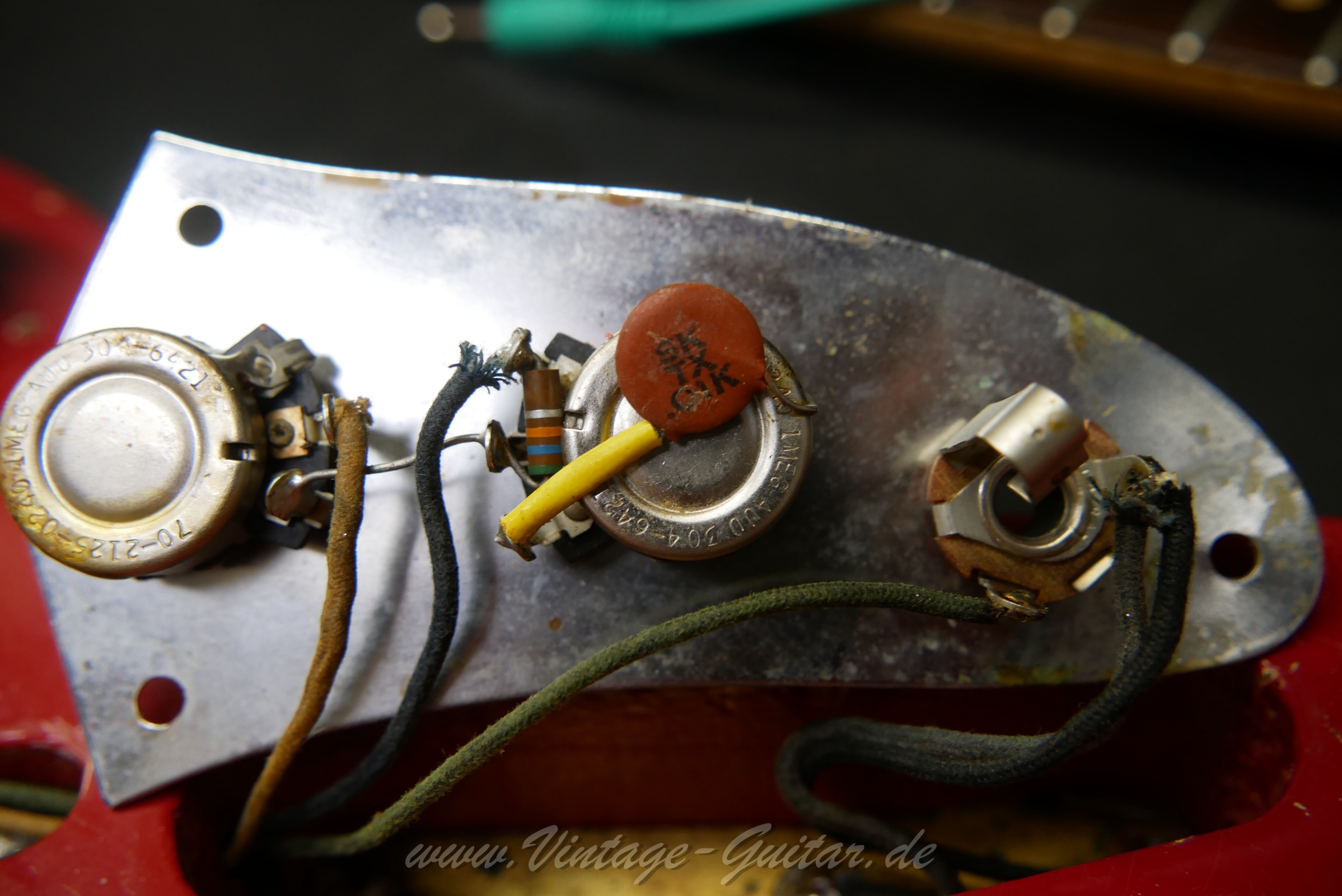 Fender_Jaguar_Dakota_red_1964_usa-018.jpg
