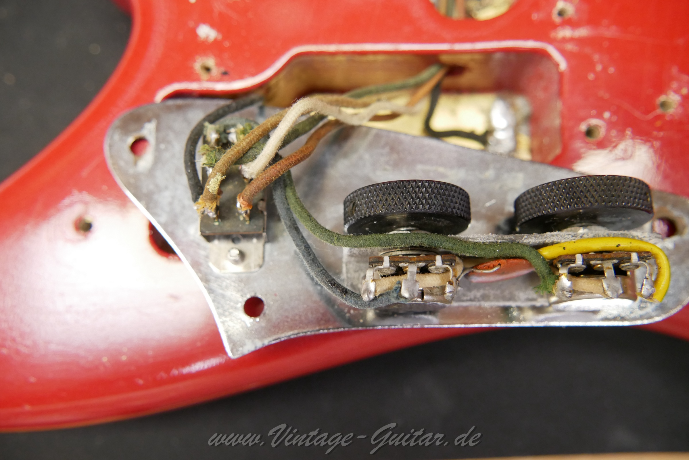 Fender_Jaguar_Dakota_red_1964_usa-020.jpg