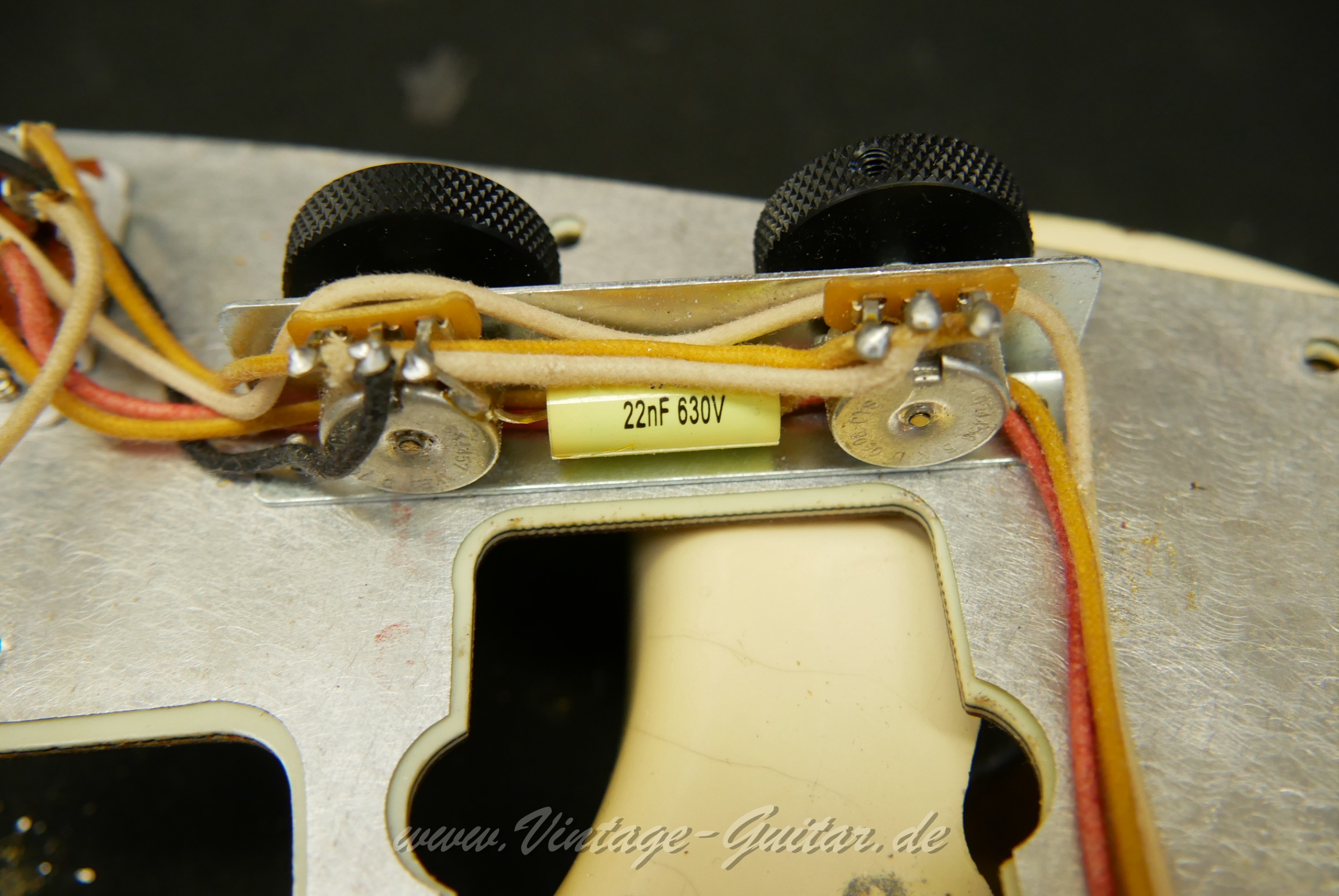 Fender-Jazzmaster-1965-olympic-white-inside-007.JPG