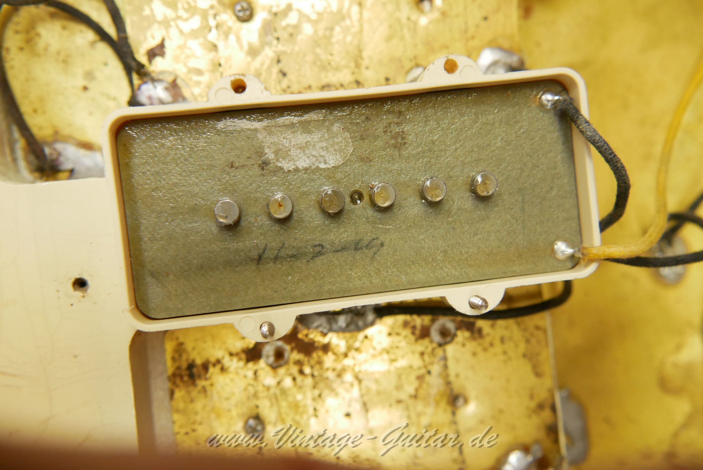 Fender-Jazzmaster-1965-olympic-white-inside-010.JPG