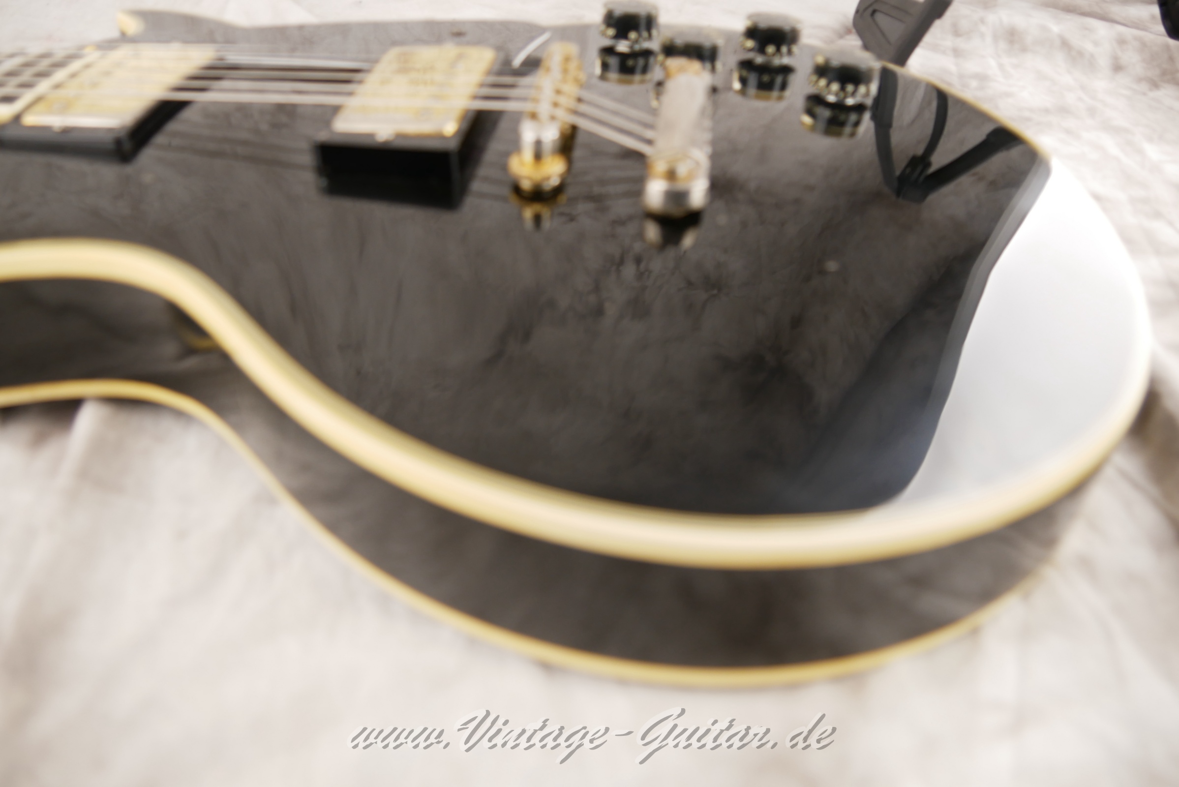 Gibson-Les-Paul-Custom-1979-black-017.JPG
