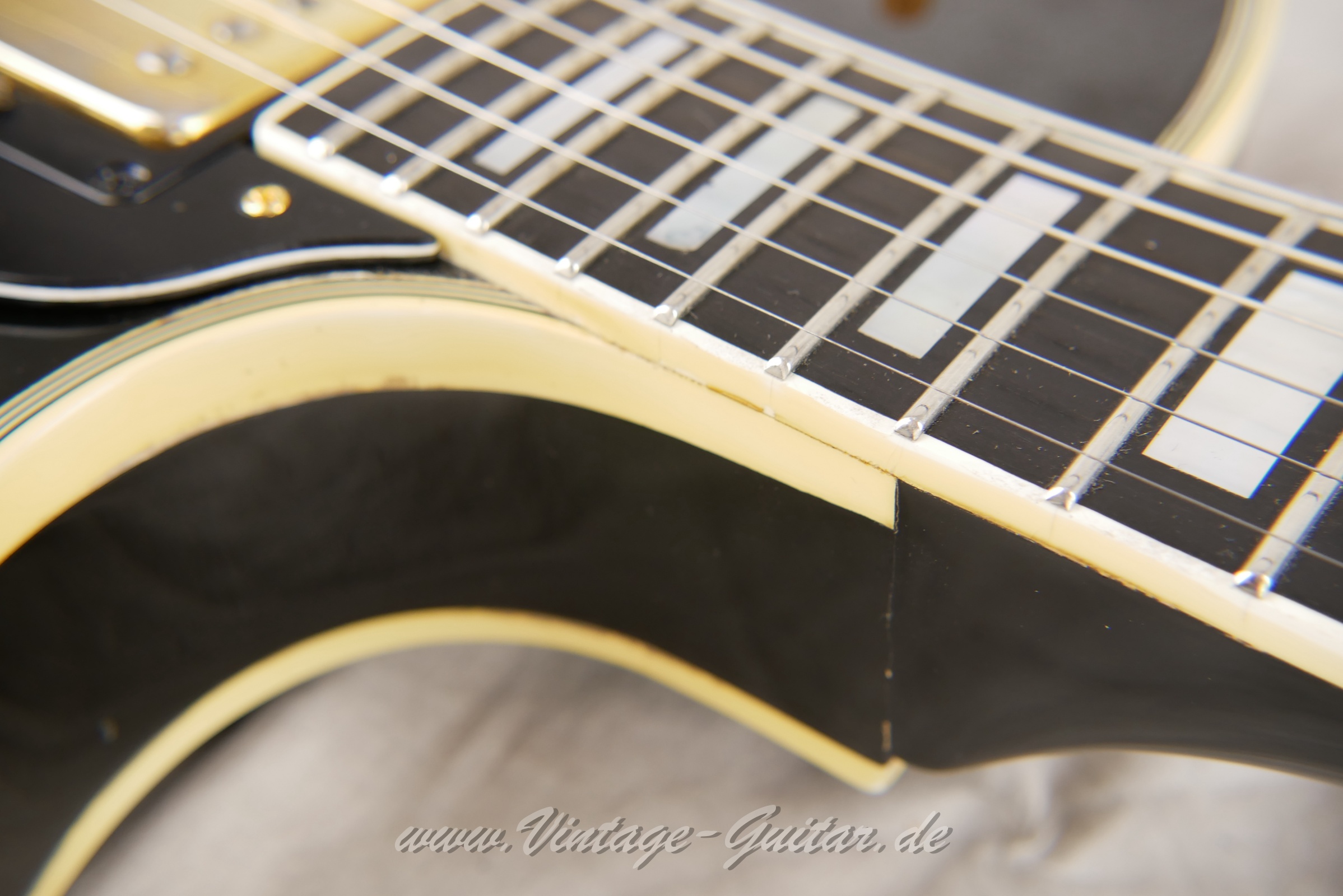 Gibson-Les-Paul-Custom-1979-black-019.JPG