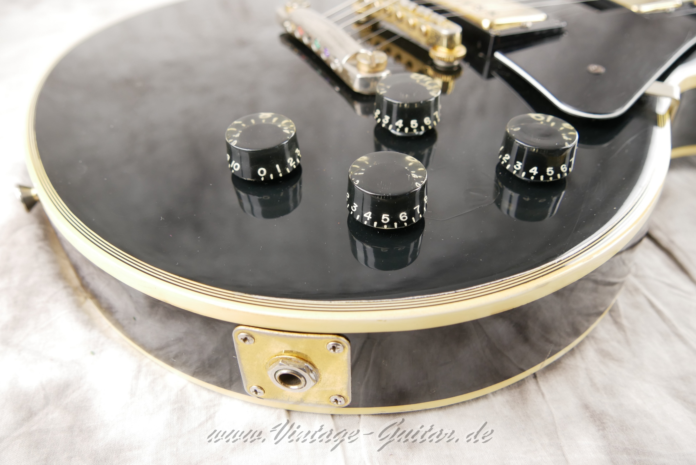 Gibson-Les-Paul-Custom-1979-black-021.JPG