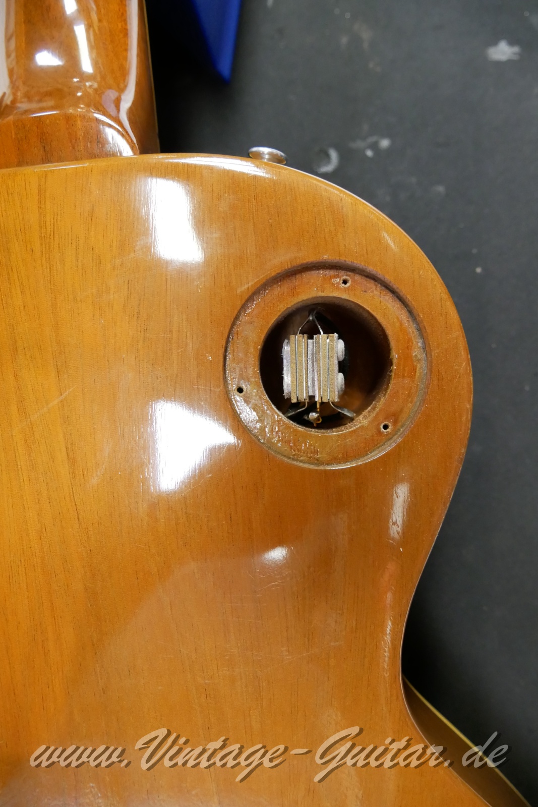 Gibson_Les_Paul_Deluxe_goldtop_1969-014.JPG