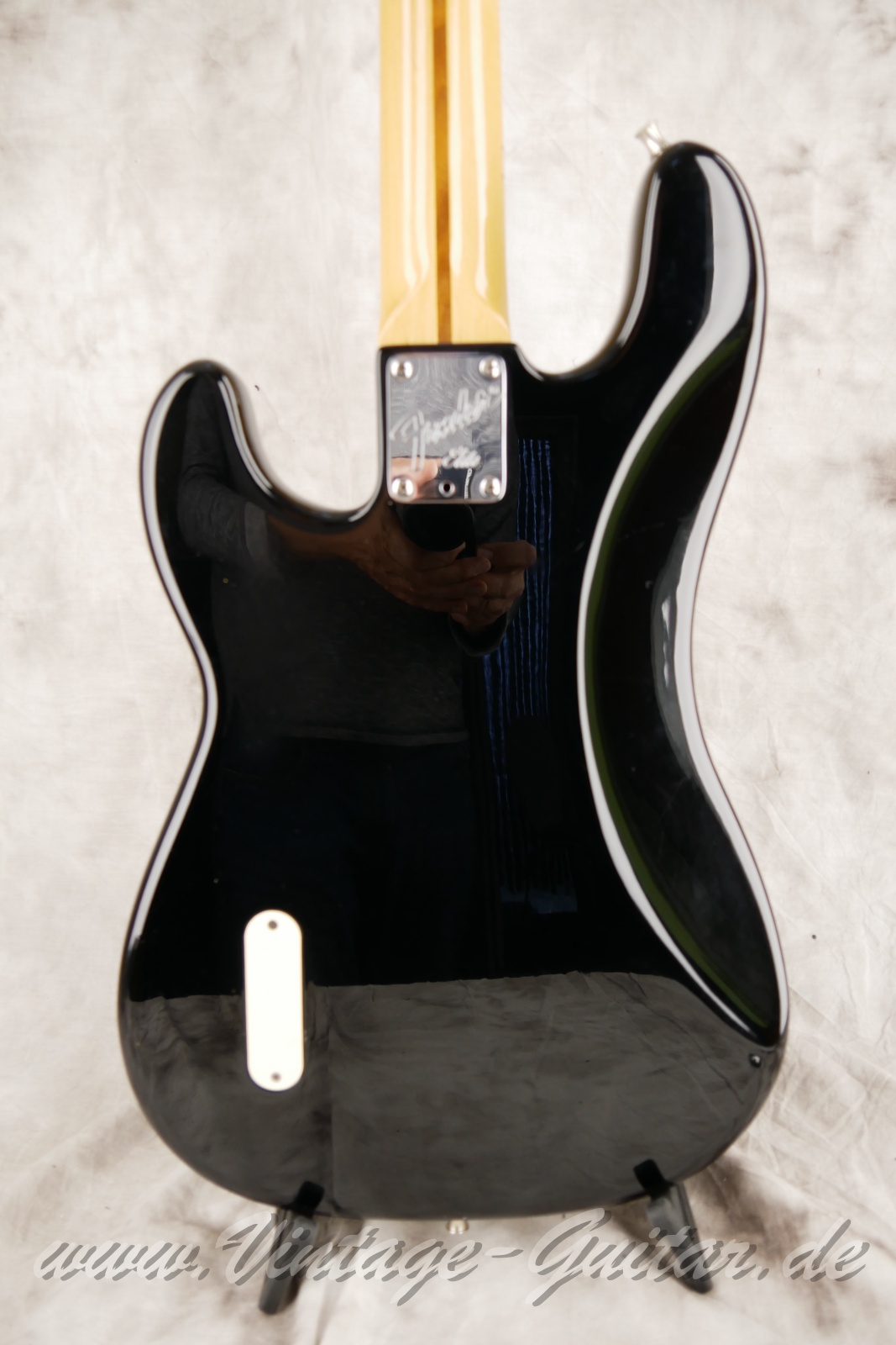 Fender-Precision-Elite-II-1983-black-004.JPG