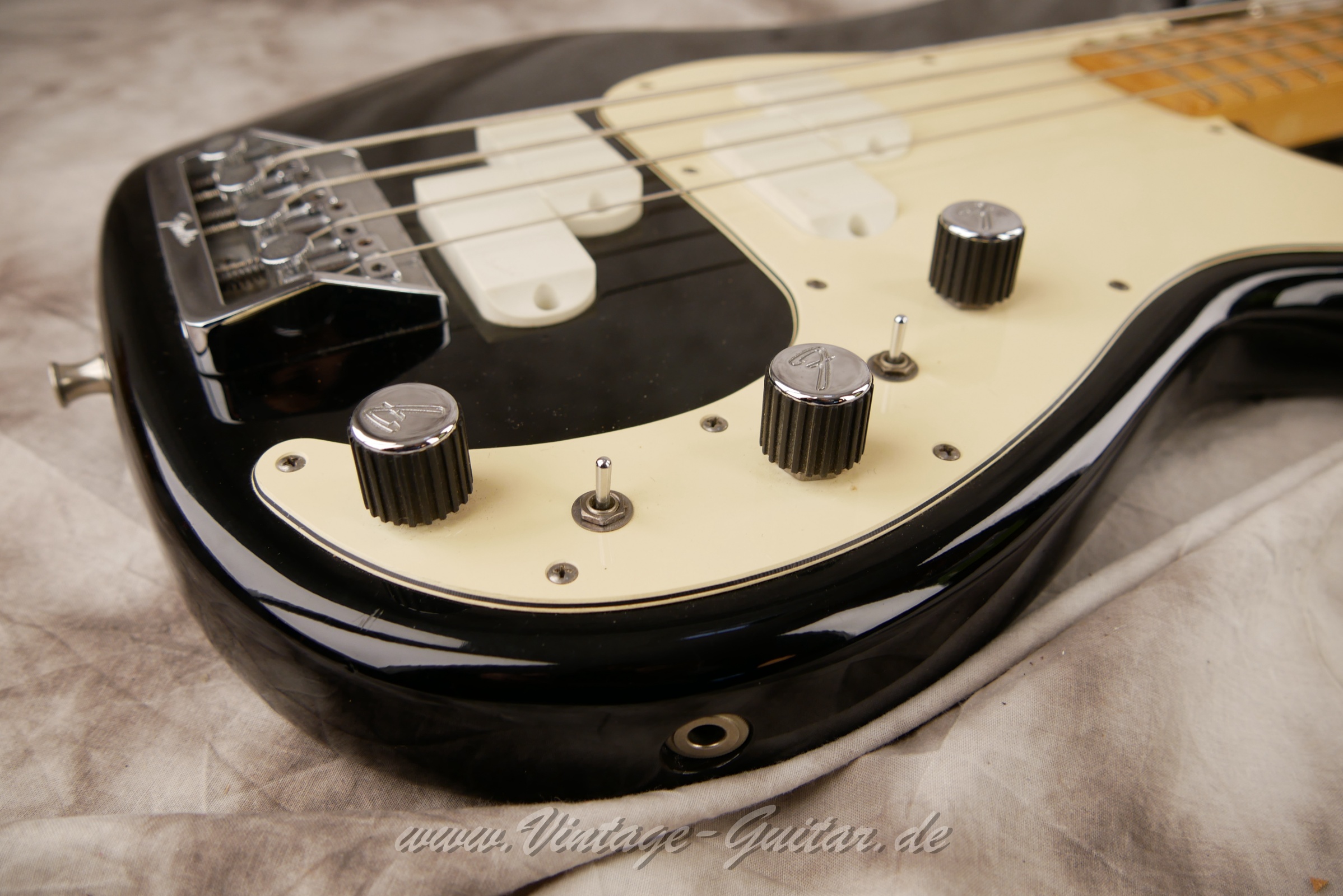 Fender-Precision-Elite-II-1983-black-020.JPG