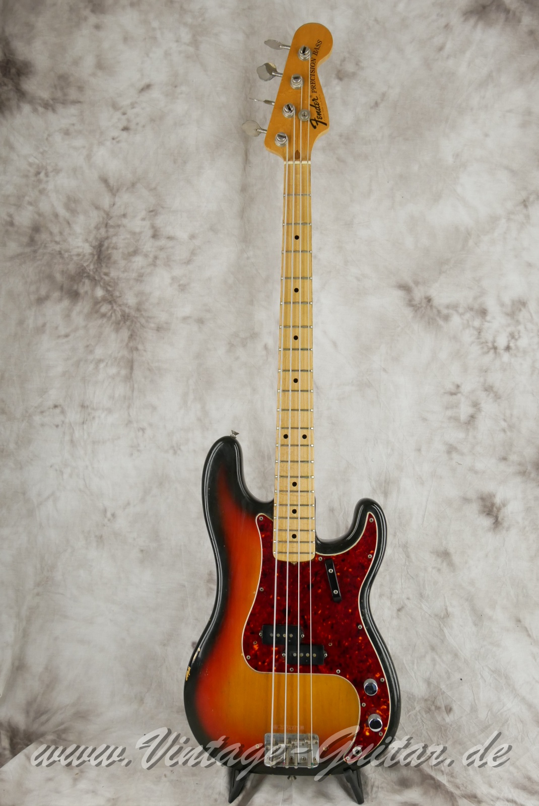 Fender_Precision_Bass_sunburst_1970-001.JPG