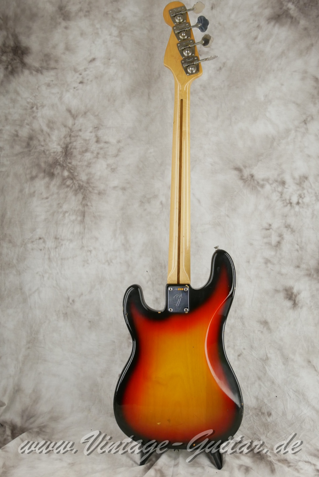 Fender_Precision_Bass_sunburst_1970-002.JPG