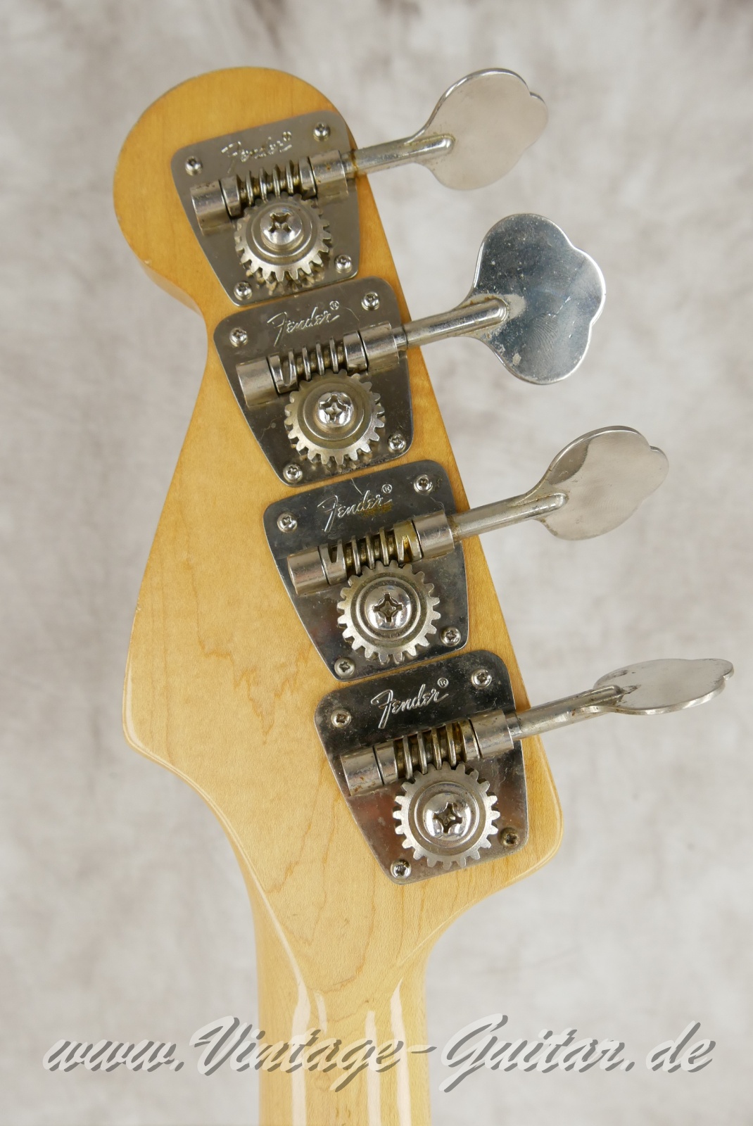 Fender_Precision_Bass_sunburst_1970-004.JPG
