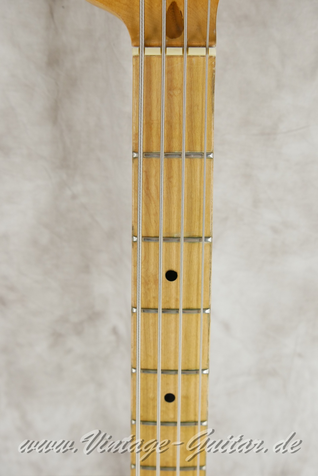 Fender_Precision_Bass_sunburst_1970-005.JPG