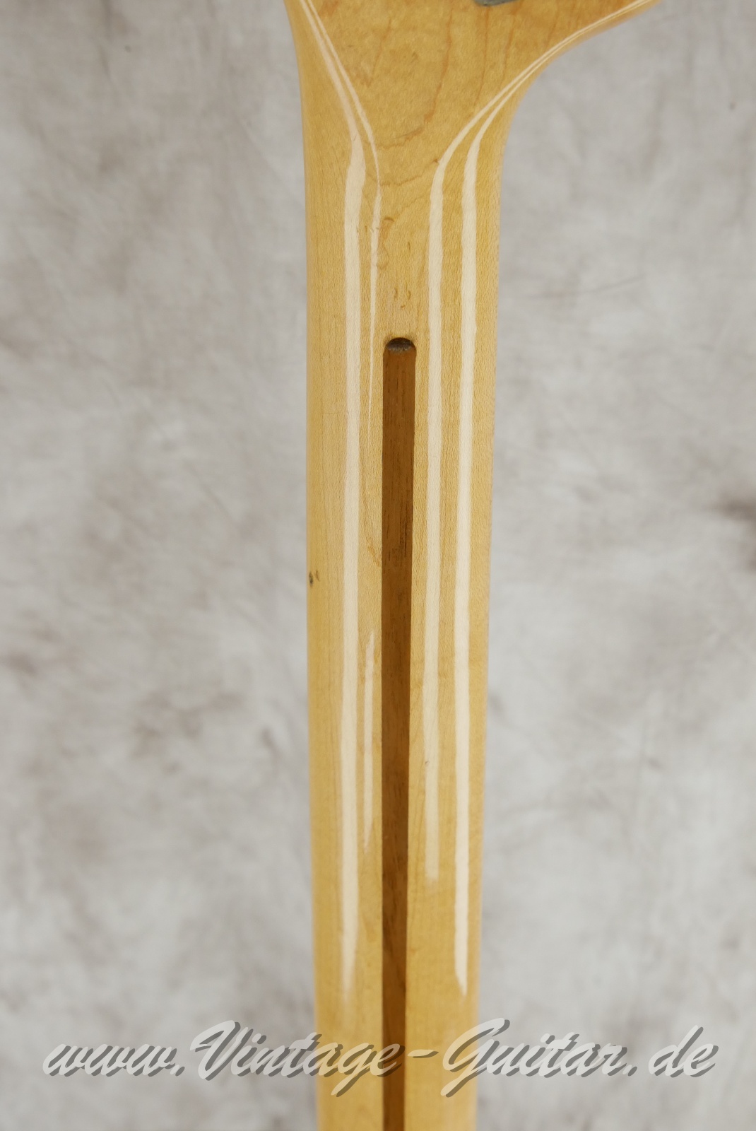 Fender_Precision_Bass_sunburst_1970-006.JPG