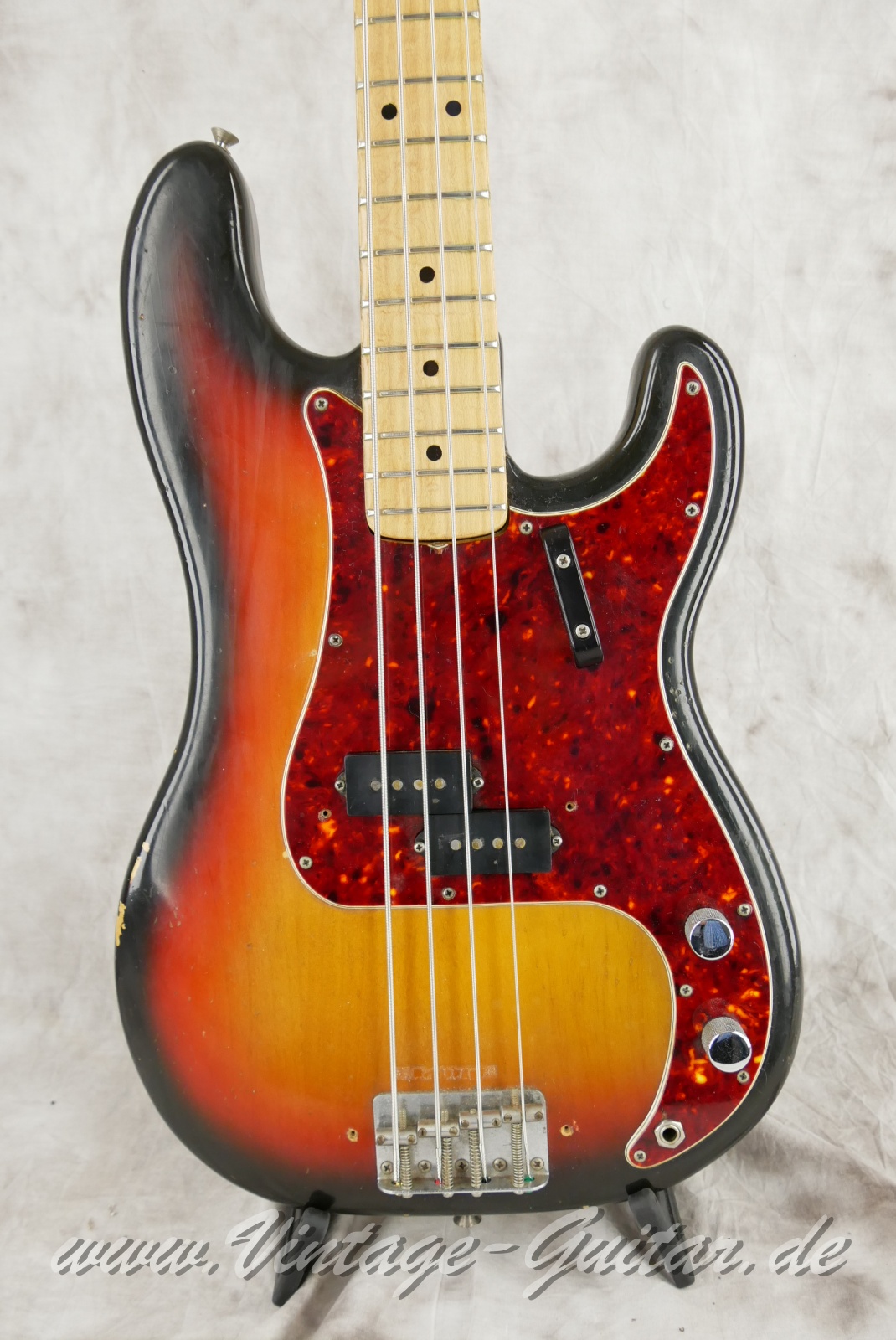 Fender_Precision_Bass_sunburst_1970-007.JPG