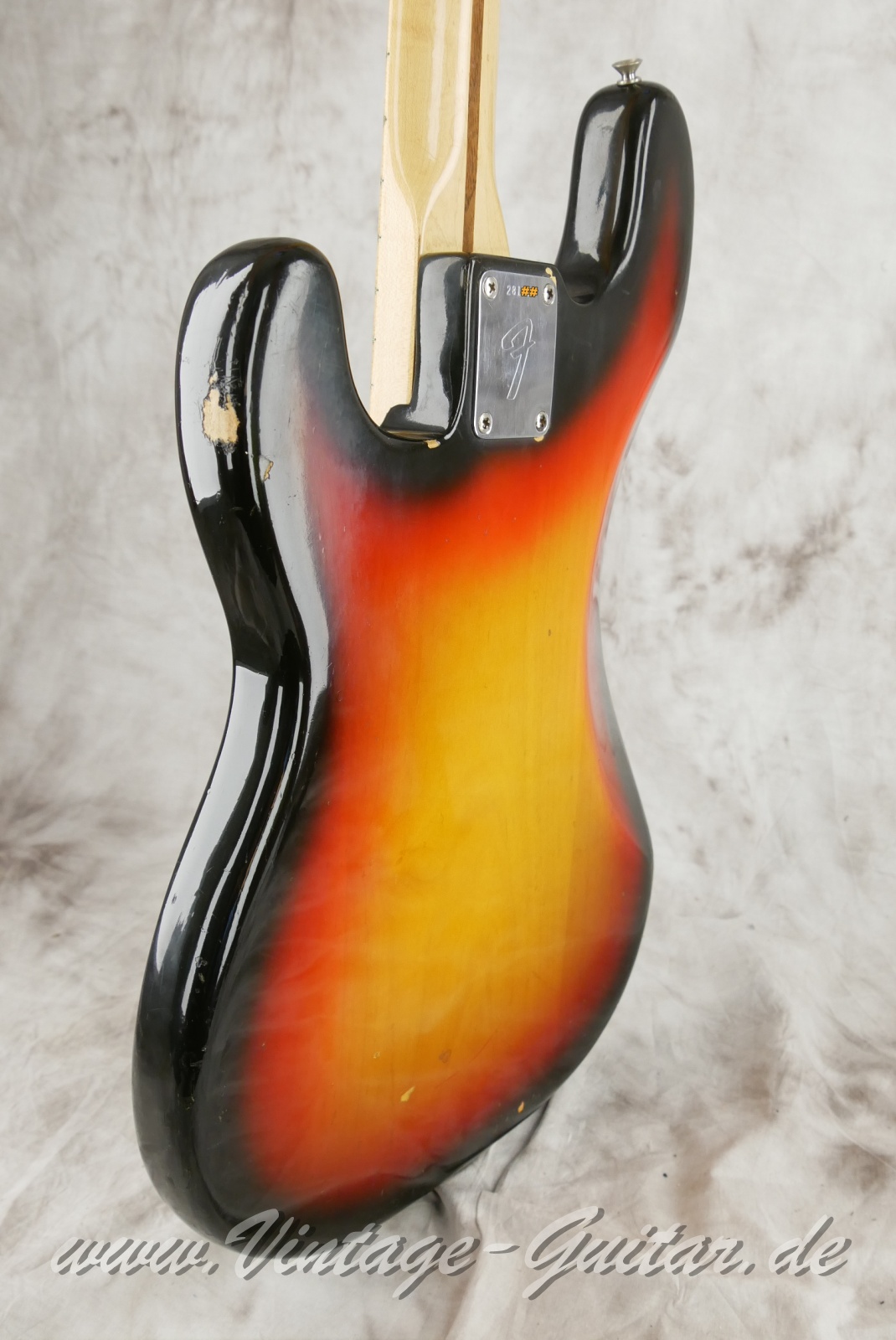 Fender_Precision_Bass_sunburst_1970-011.JPG