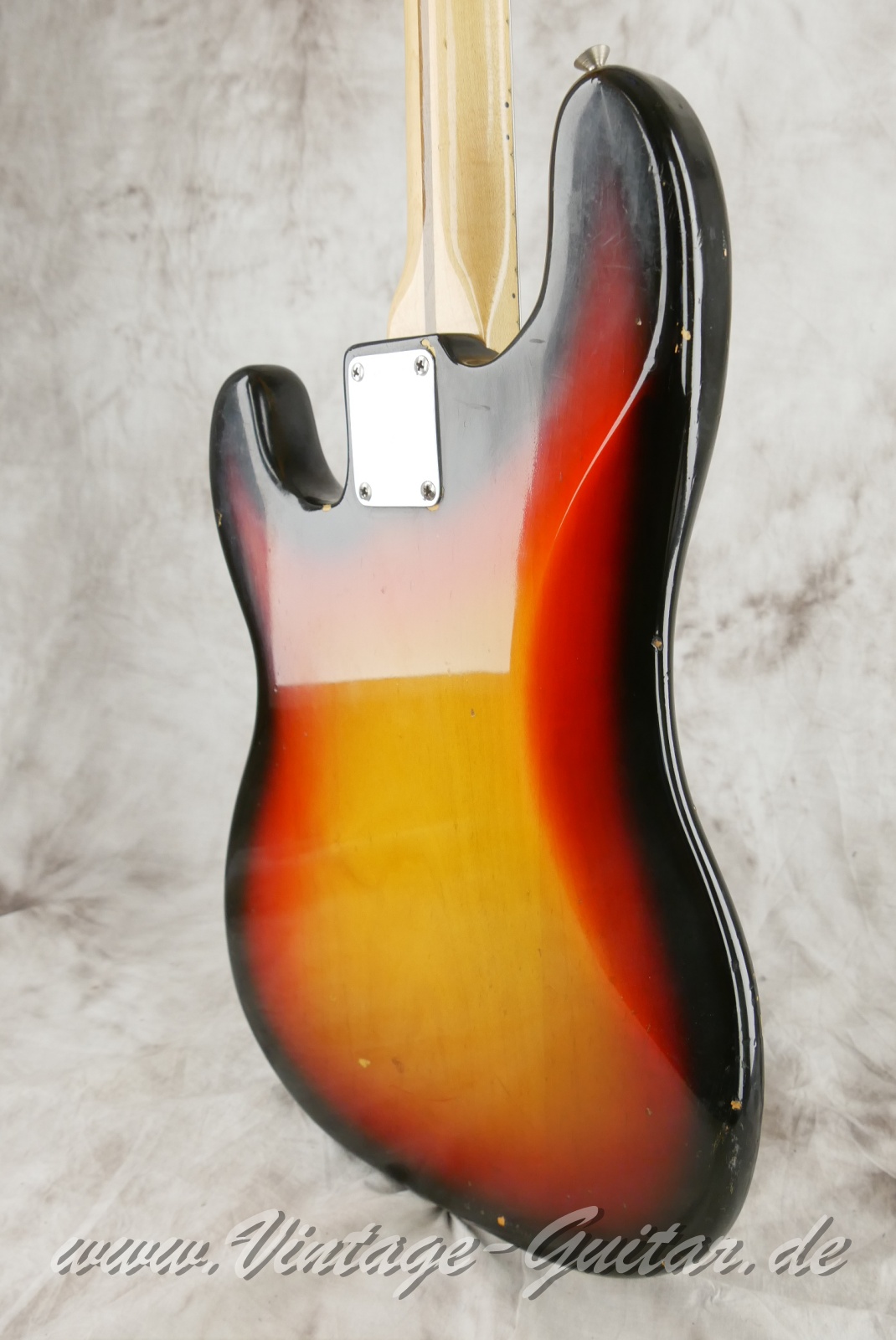 Fender_Precision_Bass_sunburst_1970-012.JPG