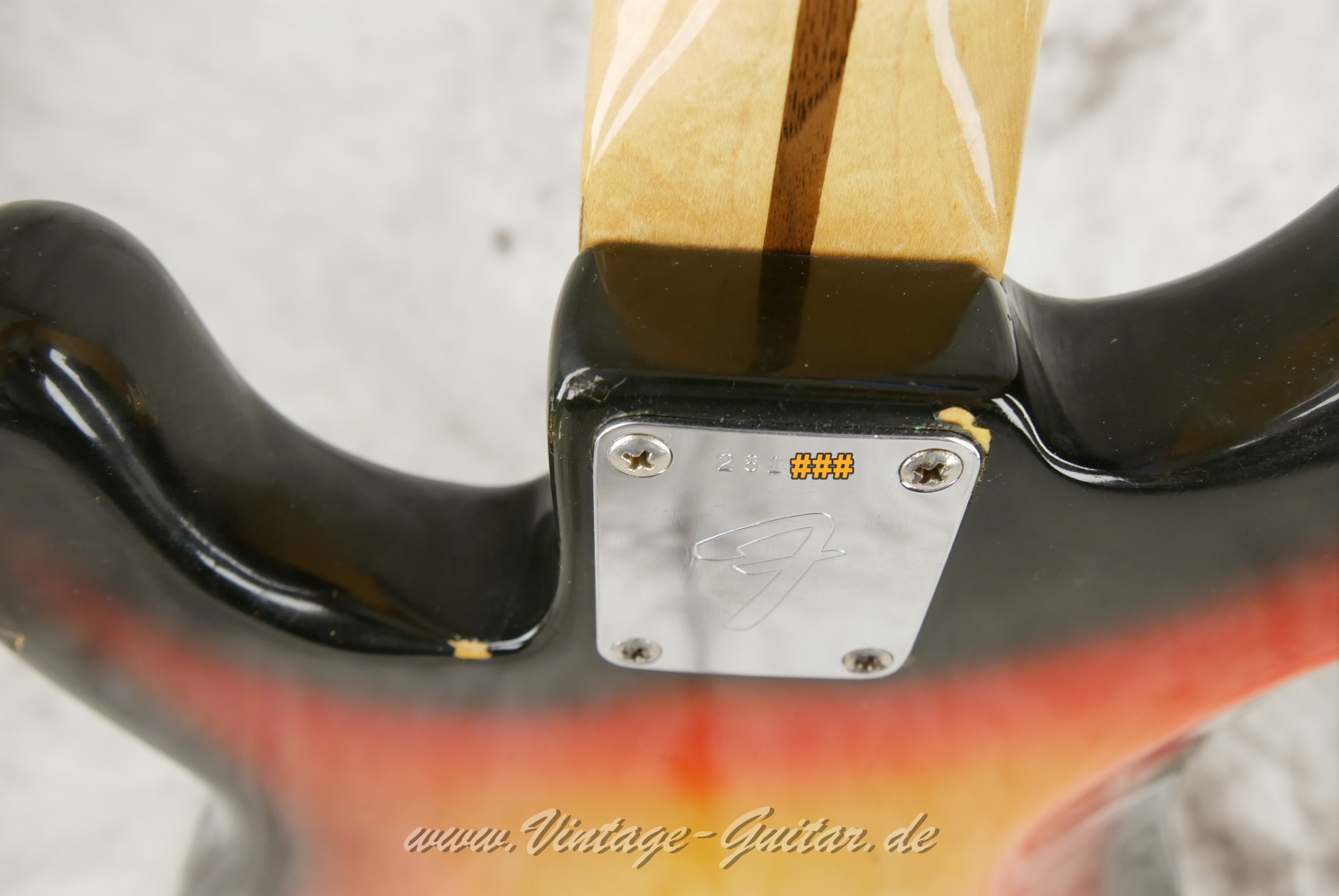 Fender_Precision_Bass_sunburst_1970-014.JPG