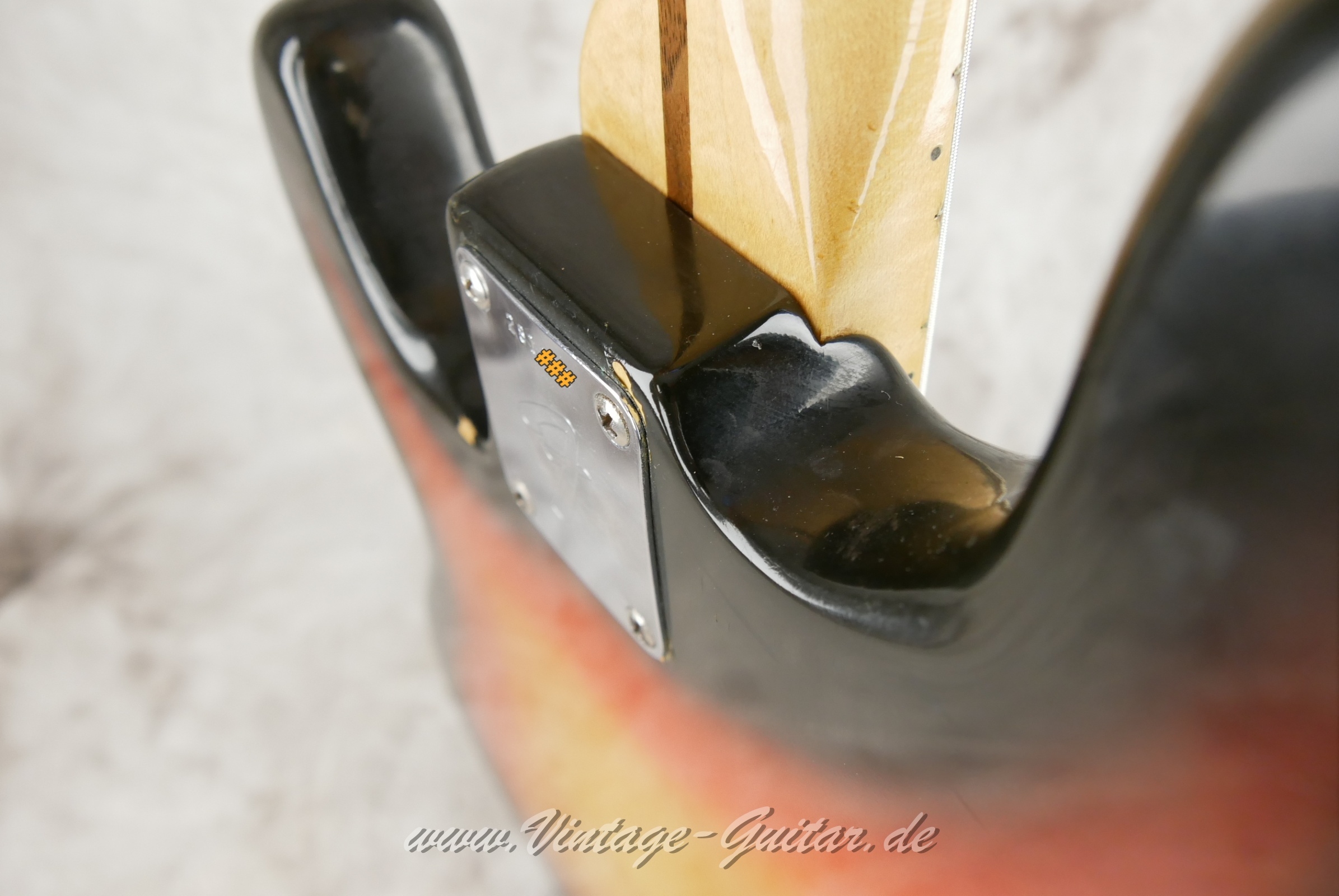 Fender_Precision_Bass_sunburst_1970-015.JPG
