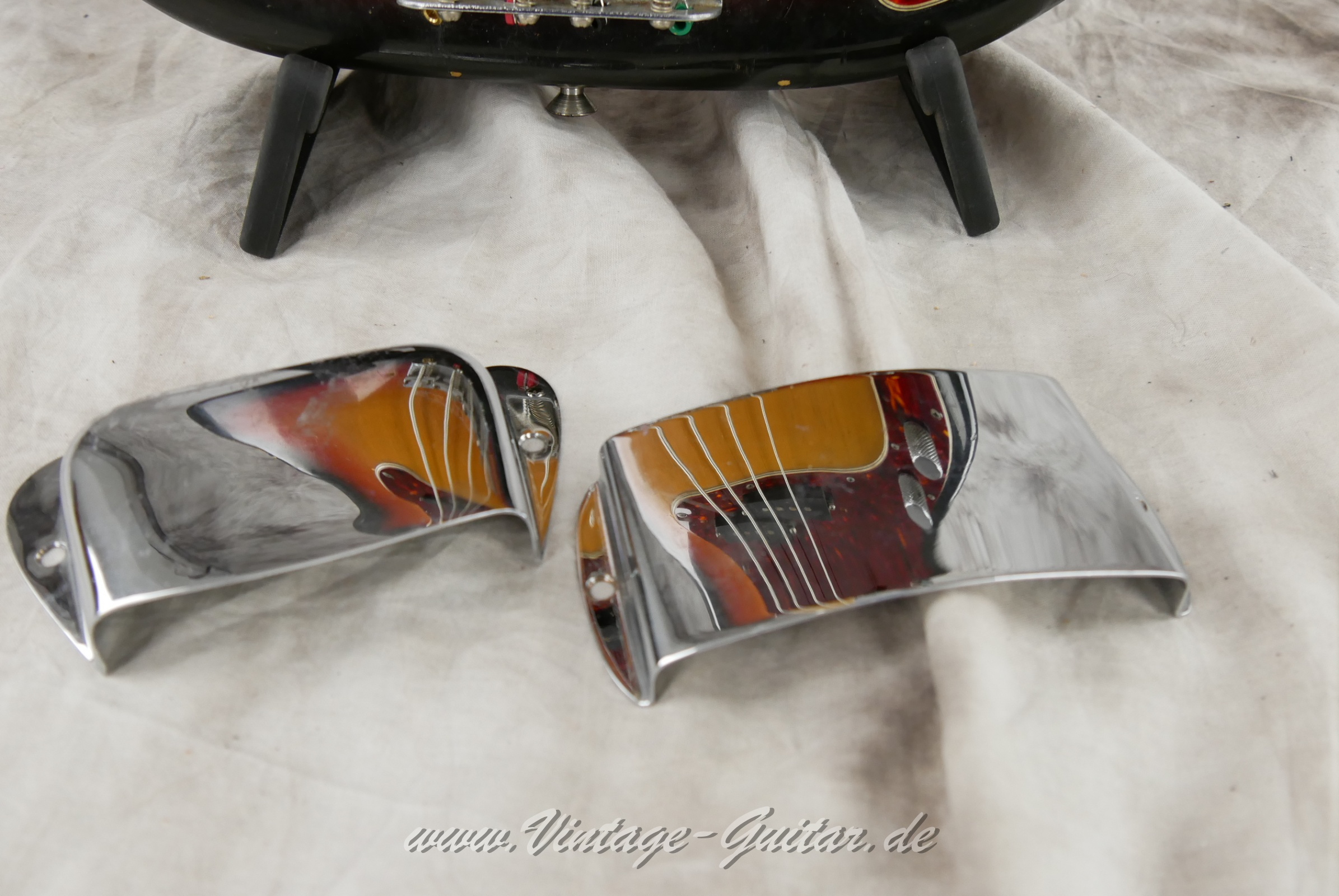 Fender_Precision_Bass_sunburst_1970-026.JPG
