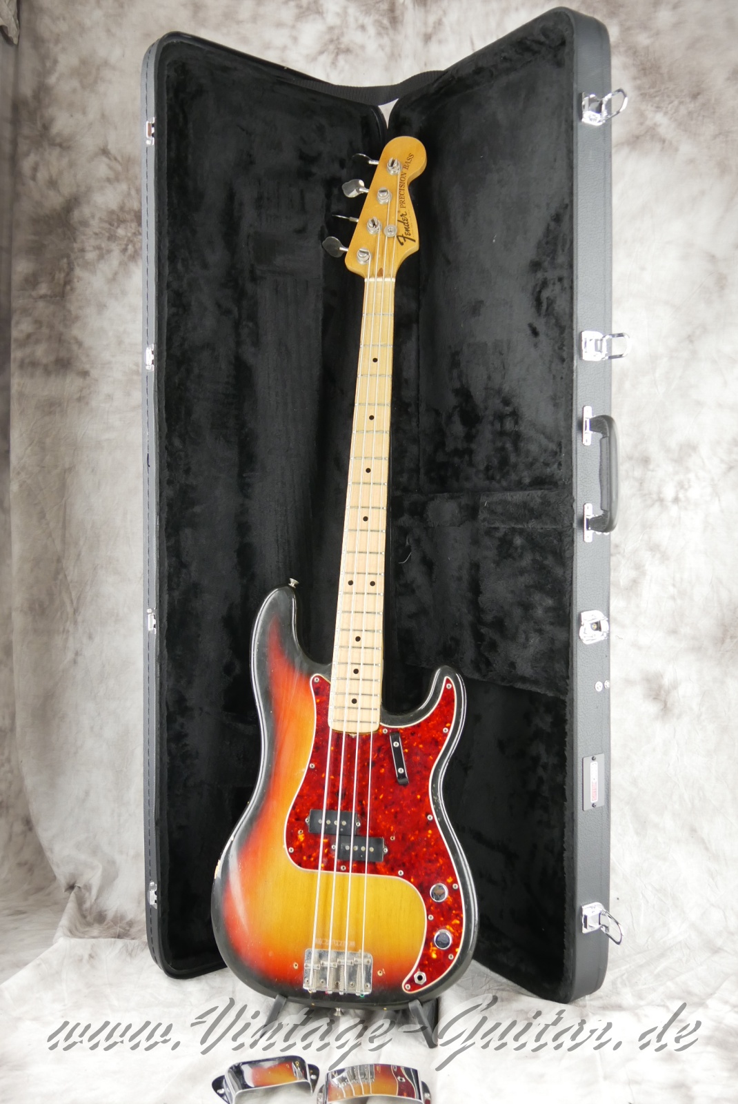 Fender_Precision_Bass_sunburst_1970-035.JPG