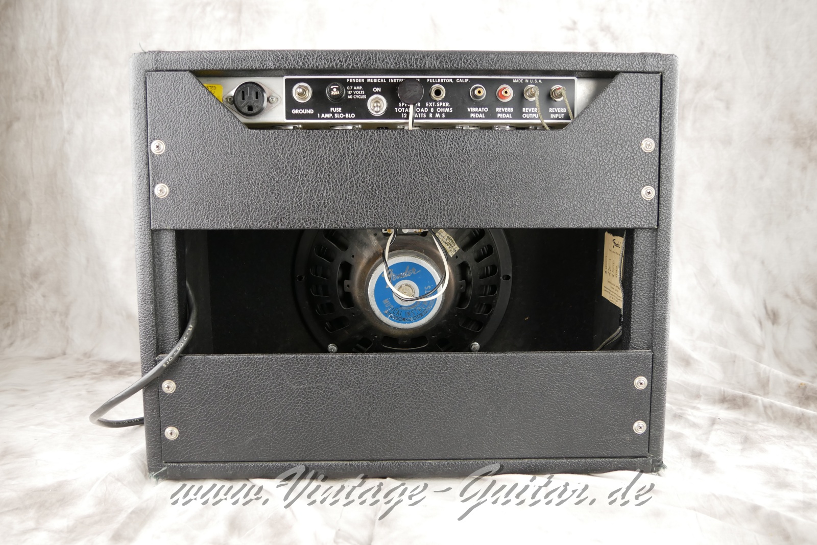 Fender_Princeton_Reverb_silverface_1974-002.JPG