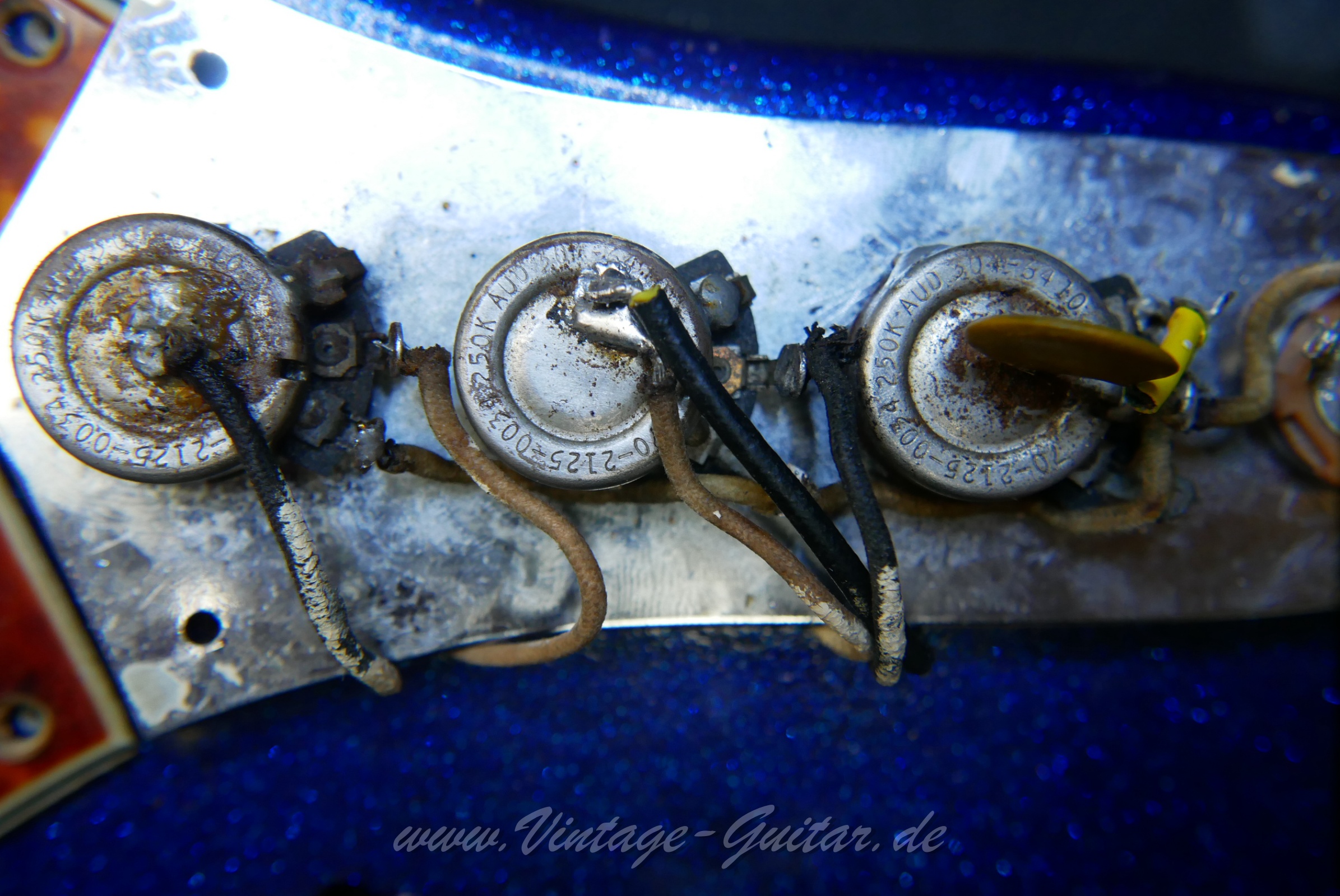 Fender-Jazz-Bass-1964-Blue-021.JPG