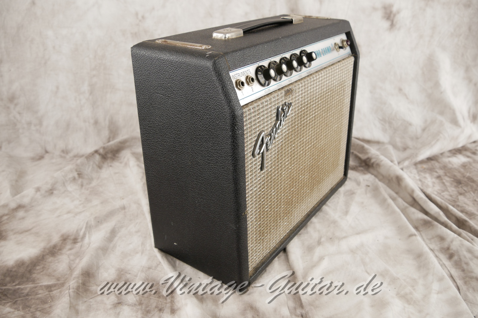 Fender_Vibro_Champ_silverface_1977-002.JPG