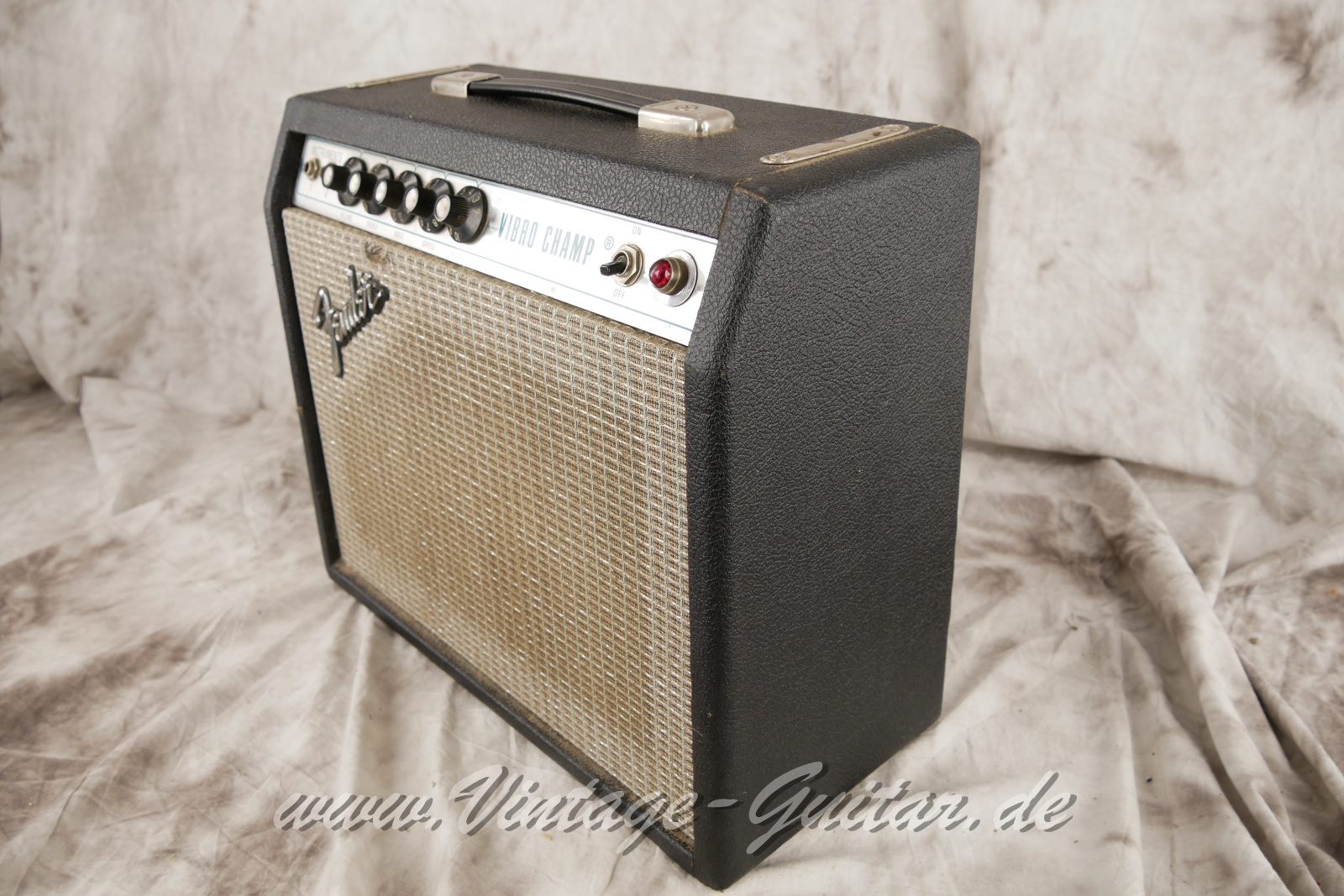 Fender_Vibro_Champ_silverface_1977-003.JPG