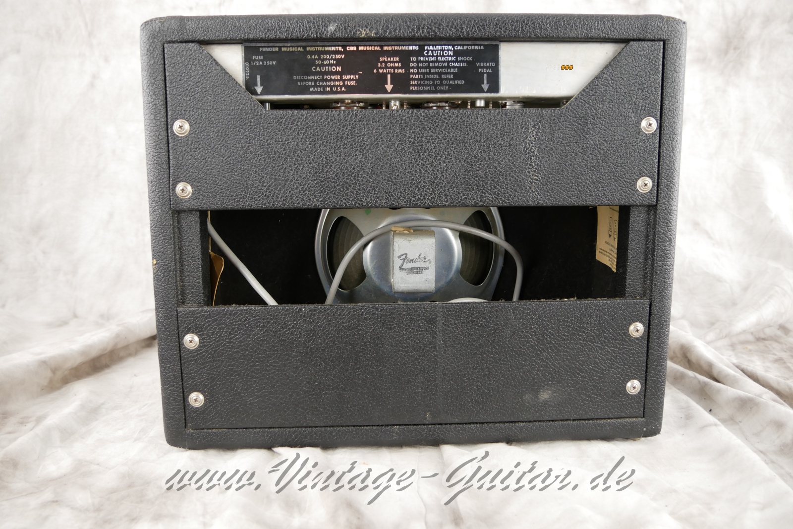 Fender_Vibro_Champ_silverface_1977-004.JPG