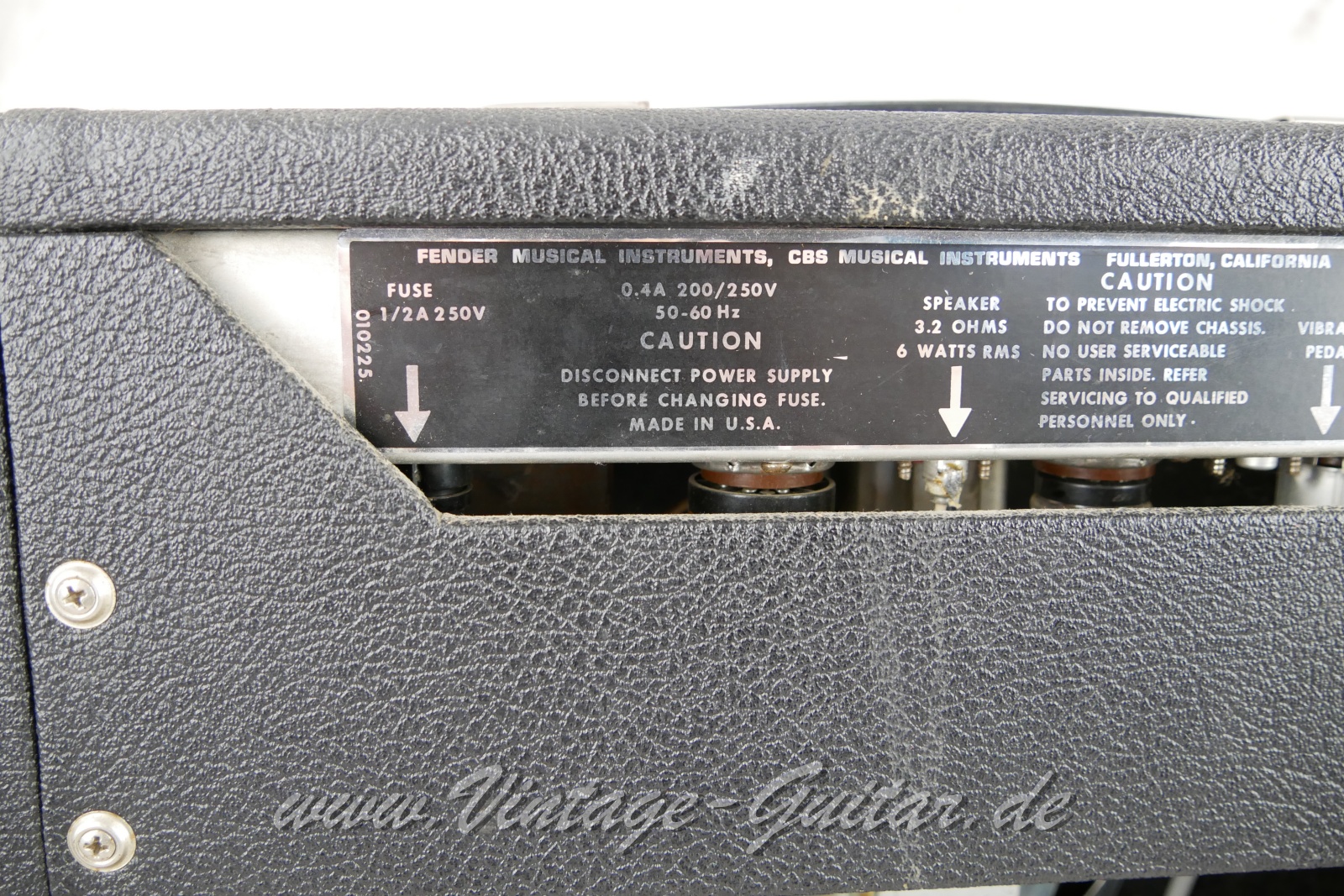 Fender_Vibro_Champ_silverface_1977-007.JPG