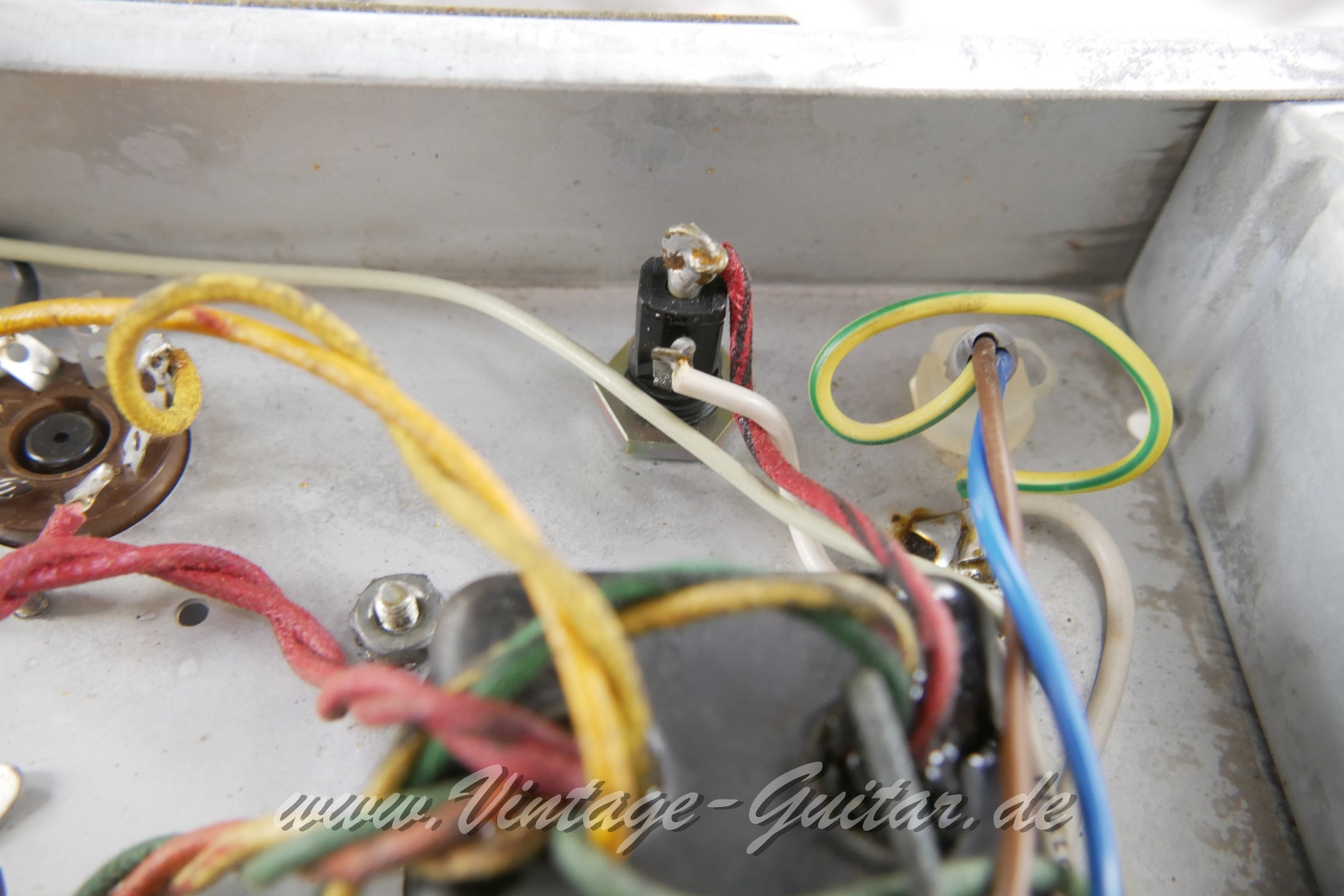 Fender_Vibro_Champ_silverface_1977-018.JPG