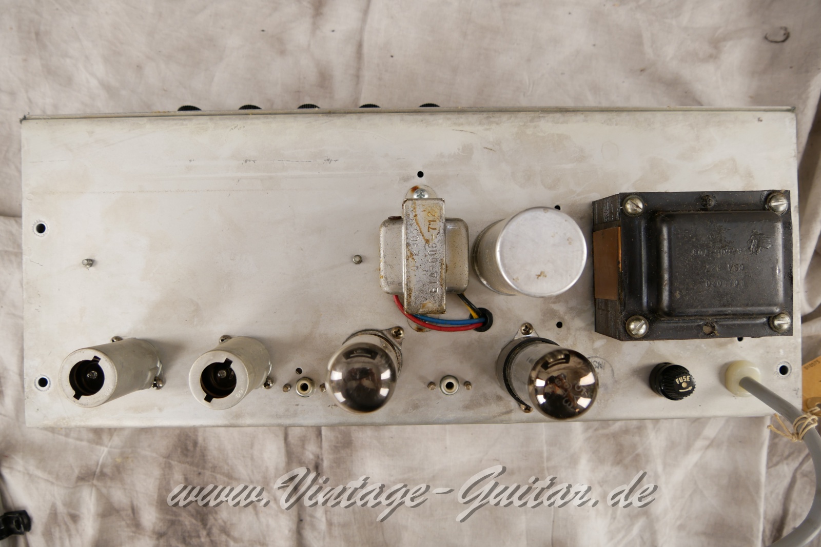 Fender_Vibro_Champ_silverface_1977-021.JPG