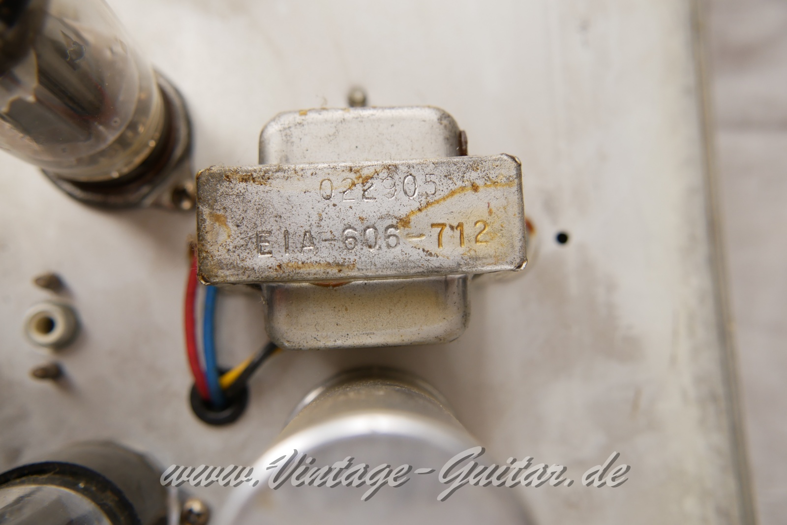 Fender_Vibro_Champ_silverface_1977-022.JPG