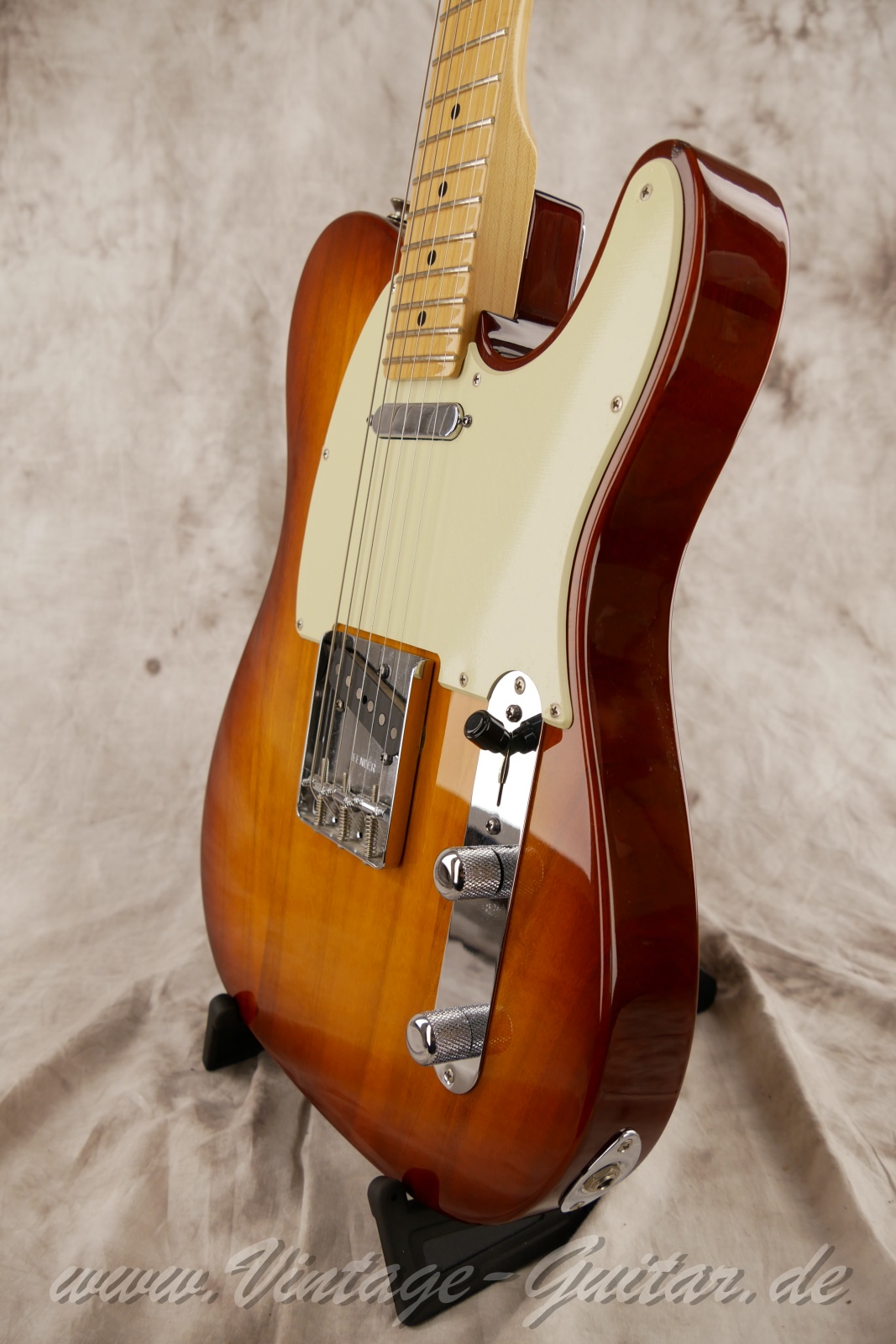 img/vintage/6514/fender_telecaster_empress_honeyburst_201_USA-010.jpg