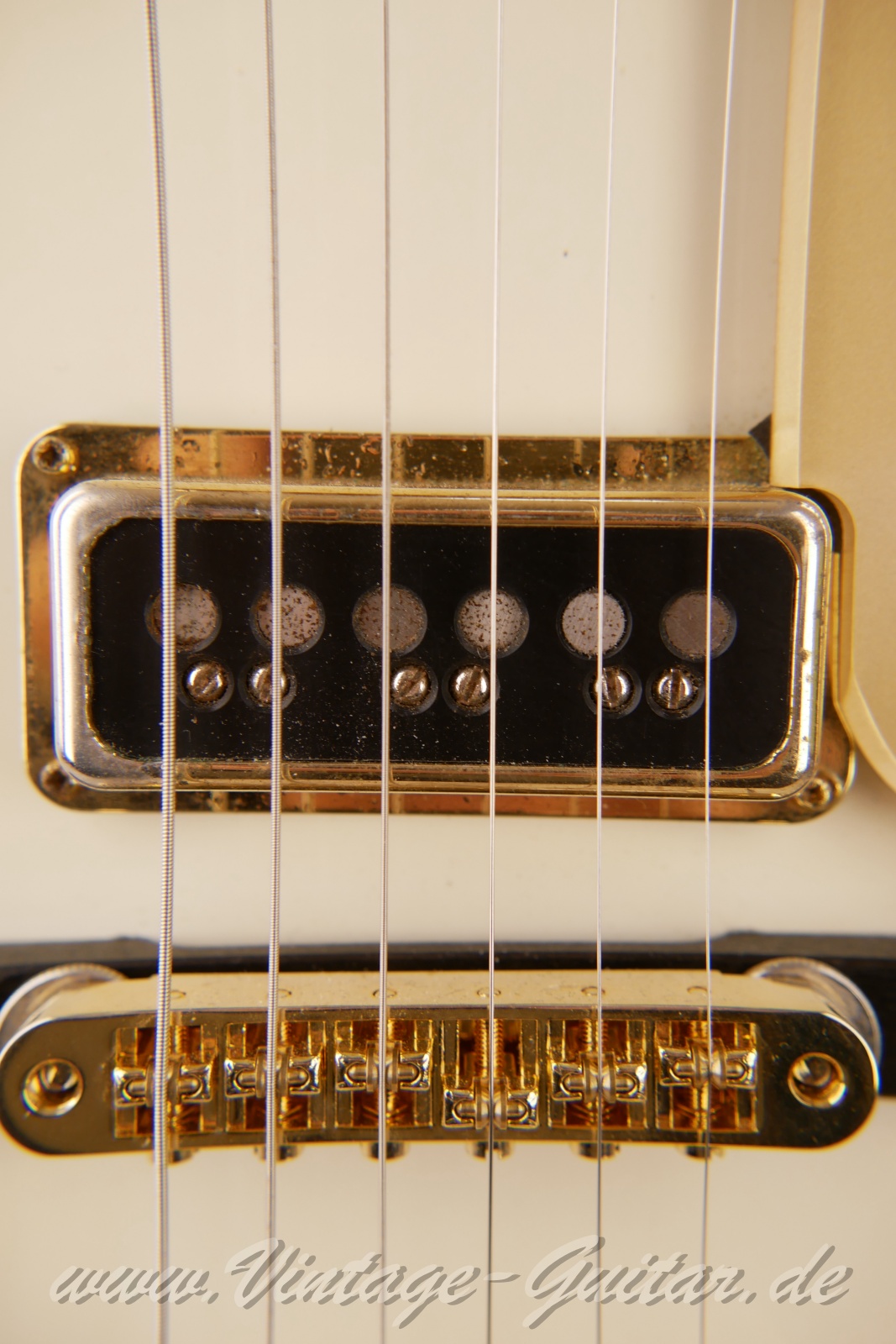 Gretsch_White_Pinguin_G6134_2009-014.jpg